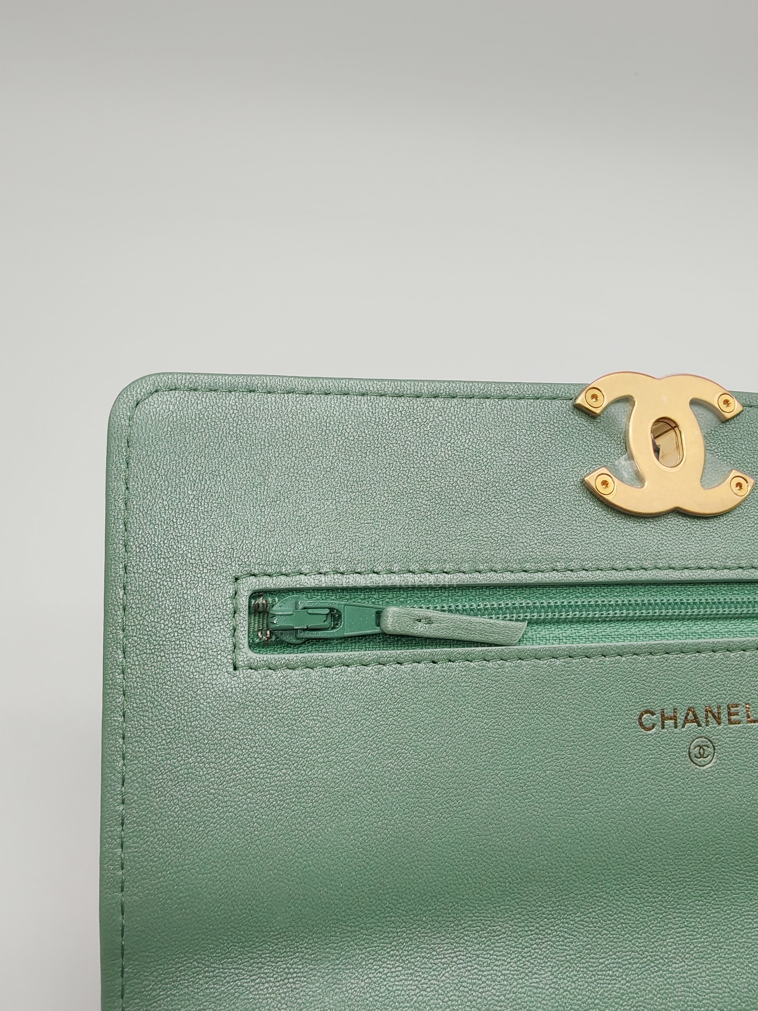 19 Wallet on Chain in Light Green Lambskin Leather & Gold Hardware Microchip | Purse Maison Luxury Bags Shop