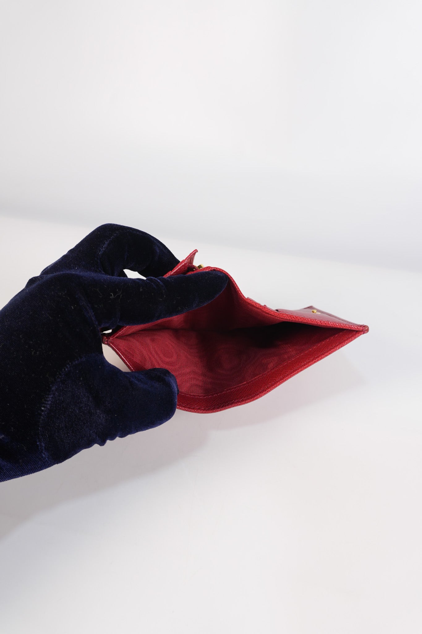 1MV021 Triangle Logo Bi-fold Wallet in Fouco/Red Saffiano Leather | Purse Maison Luxury Bags Shop