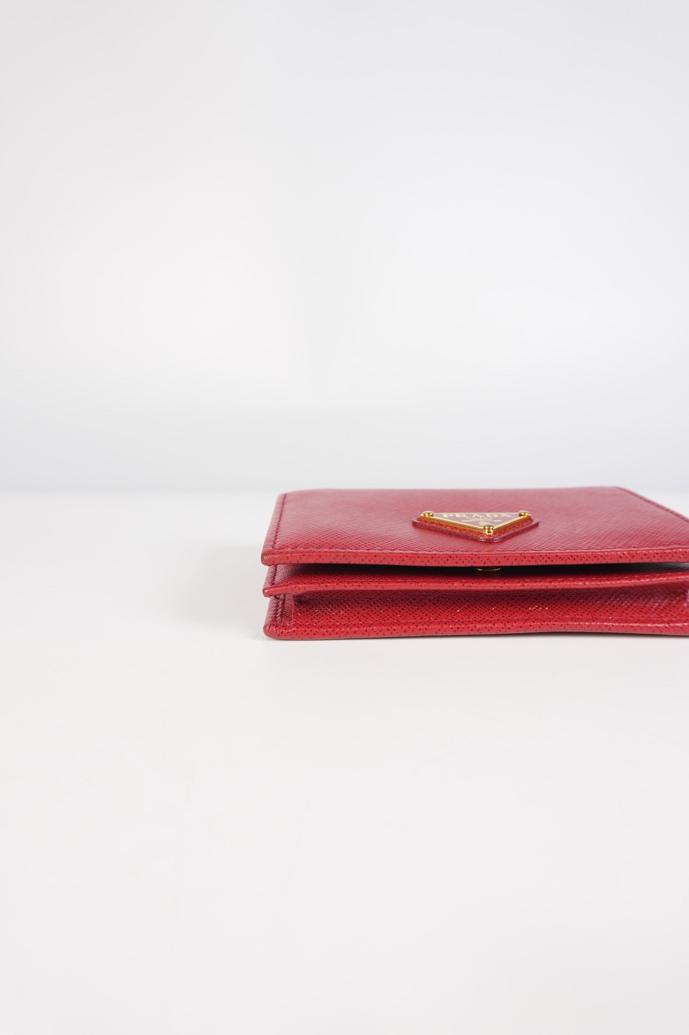 1MV021 Triangle Logo Bi-fold Wallet in Fouco/Red Saffiano Leather | Purse Maison Luxury Bags Shop