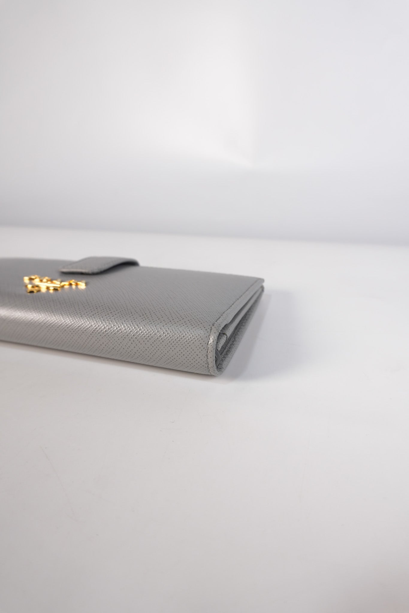 1MV025 Bi-fold Long Wallet in Nube Saffiano Leather | Purse Maison Luxury Bags Shop