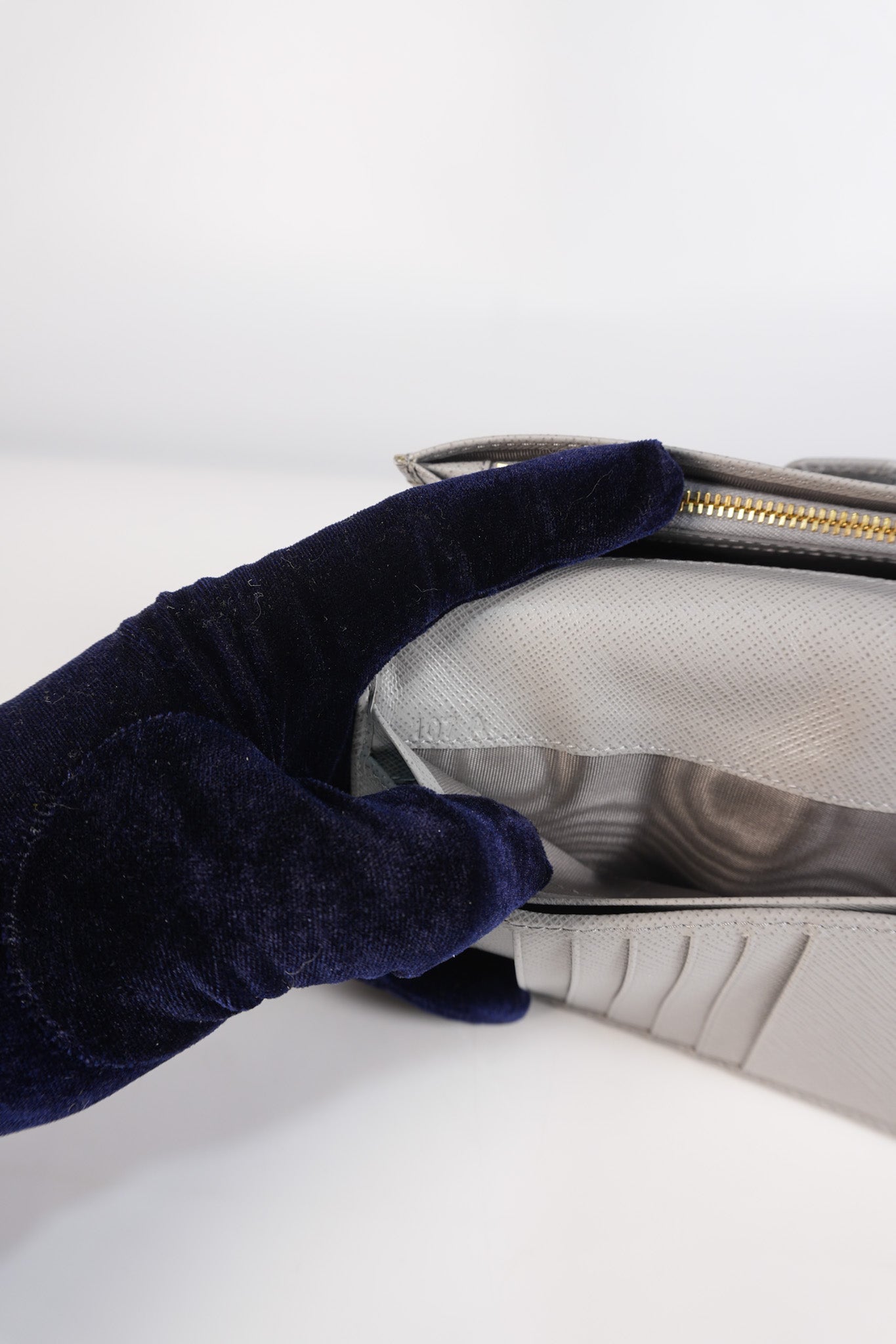 1MV025 Bi-fold Long Wallet in Nube Saffiano Leather | Purse Maison Luxury Bags Shop