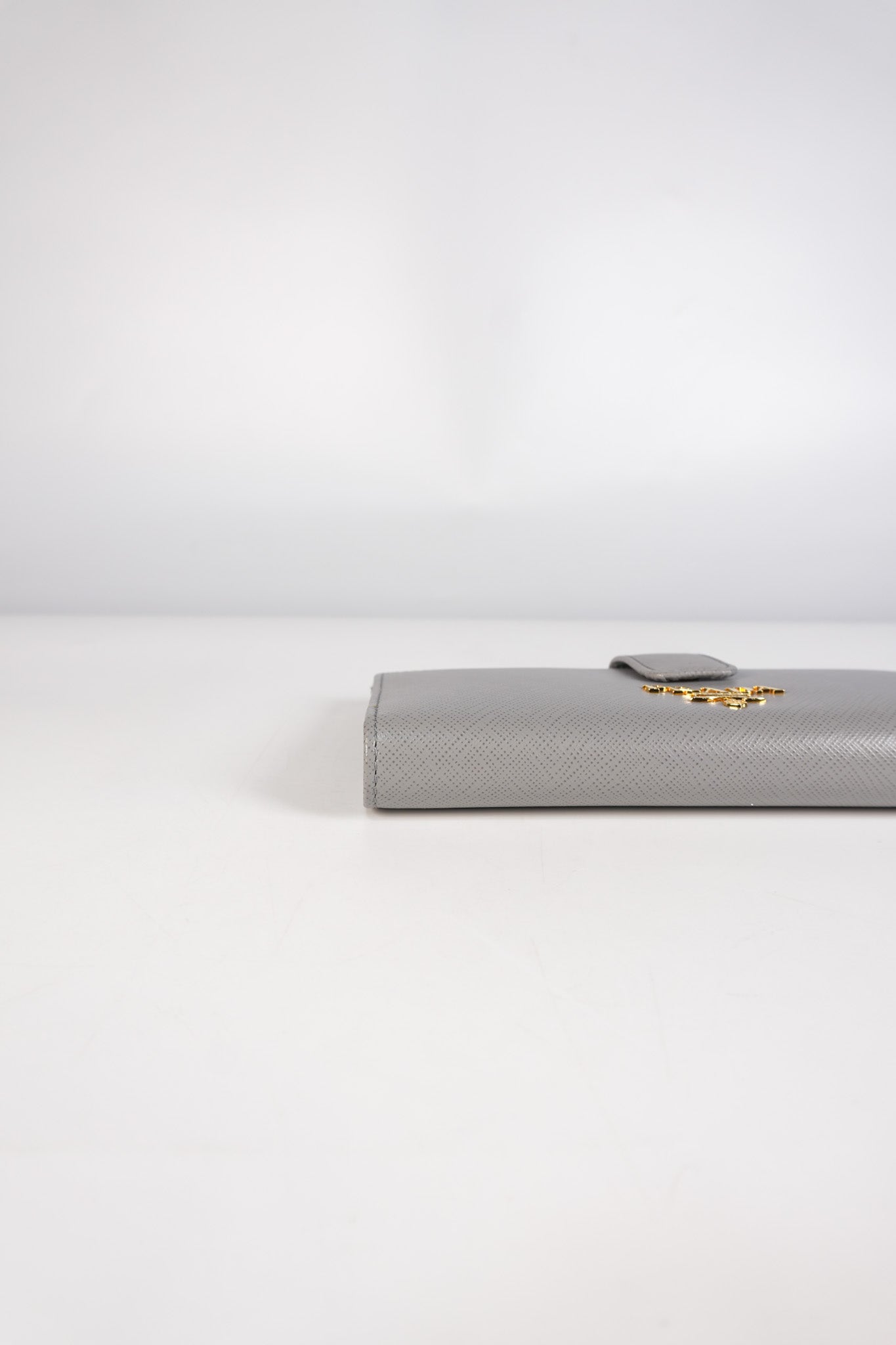 1MV025 Bi-fold Long Wallet in Nube Saffiano Leather | Purse Maison Luxury Bags Shop