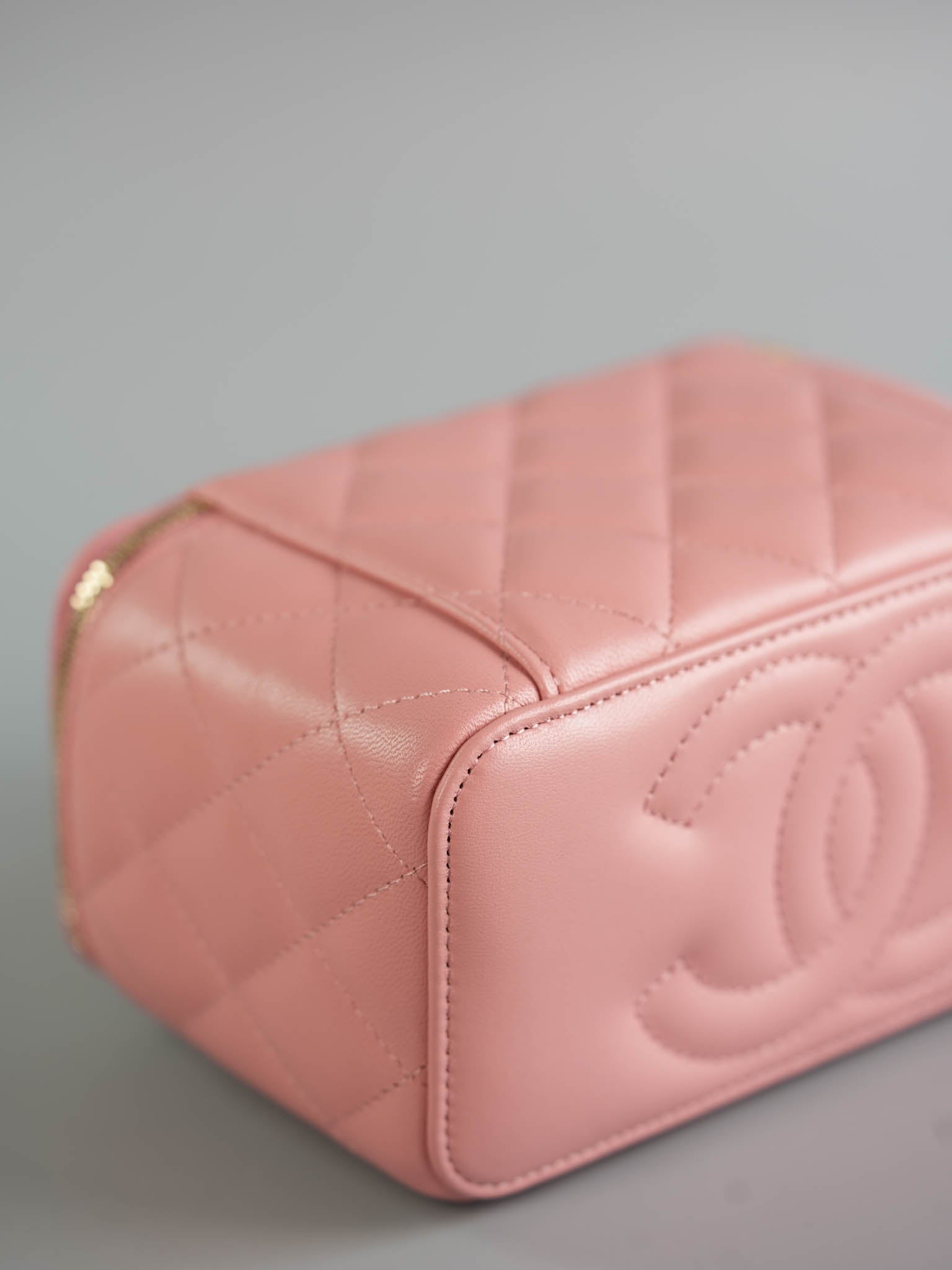 22k Vanity Case Top in Pink Lambskin Leather and Light Gold Hardware (Microchip) | Purse Maison Luxury Bags Shop