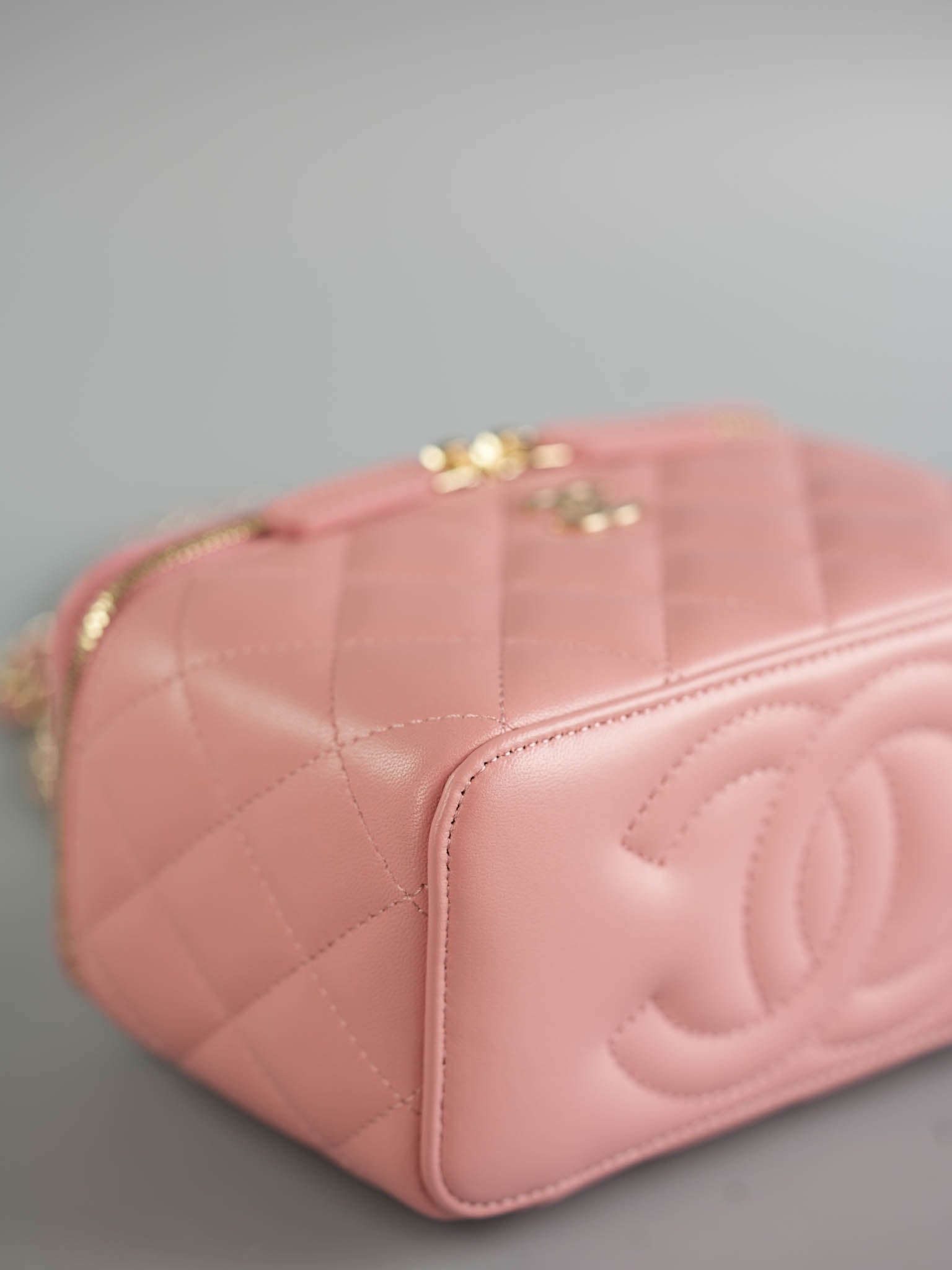 22k Vanity Case Top in Pink Lambskin Leather and Light Gold Hardware (Microchip) | Purse Maison Luxury Bags Shop