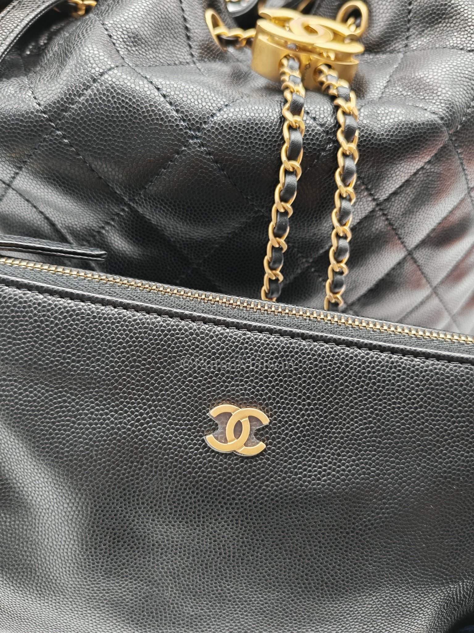 25 Medium in Black Caviar Leather and Aged Gold Hardware (Microchip) | Purse Maison Luxury Bags Shop