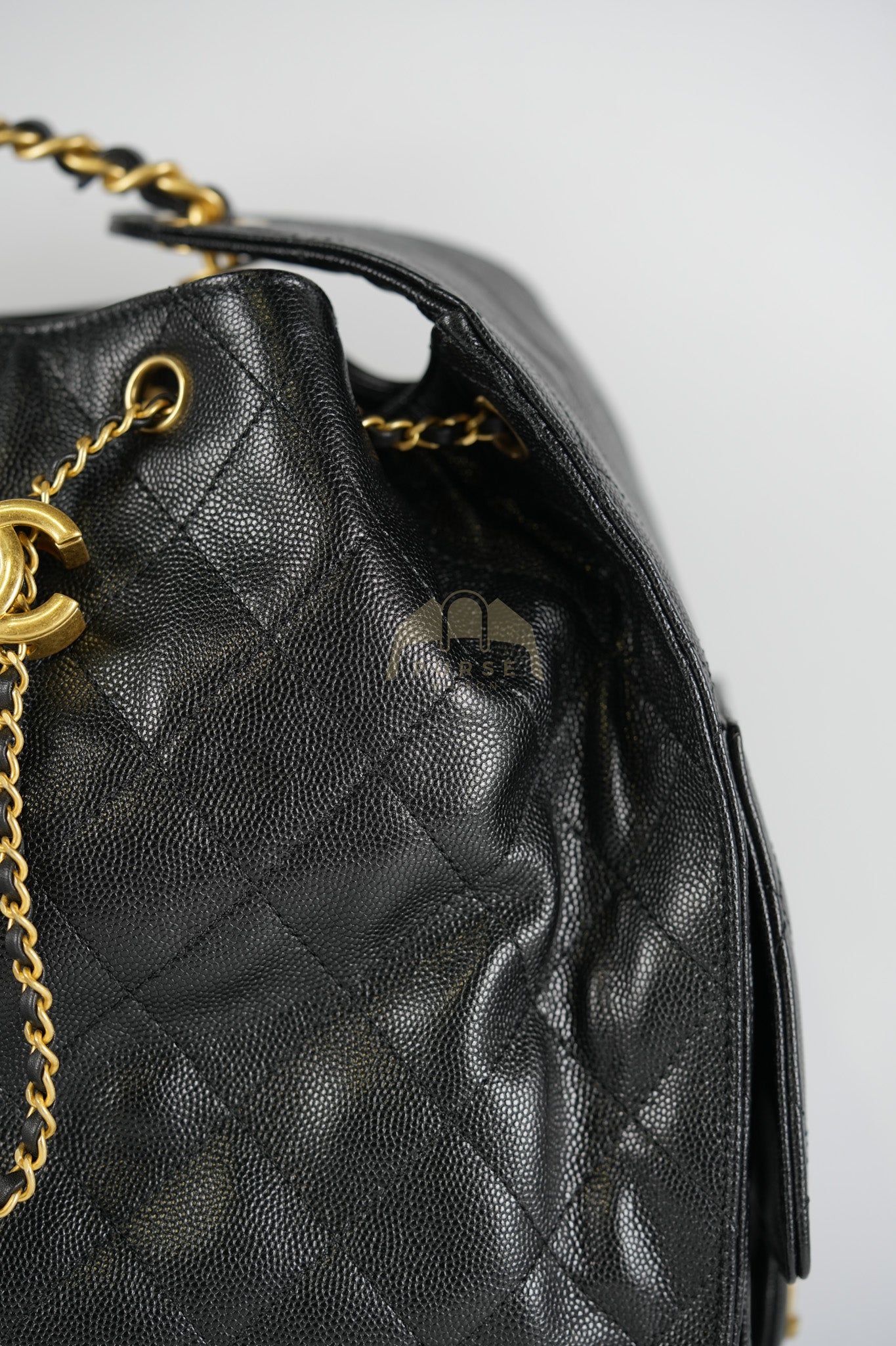 25 Medium in Black Caviar Leather and Aged Gold Hardware (Microchip) | Purse Maison Luxury Bags Shop