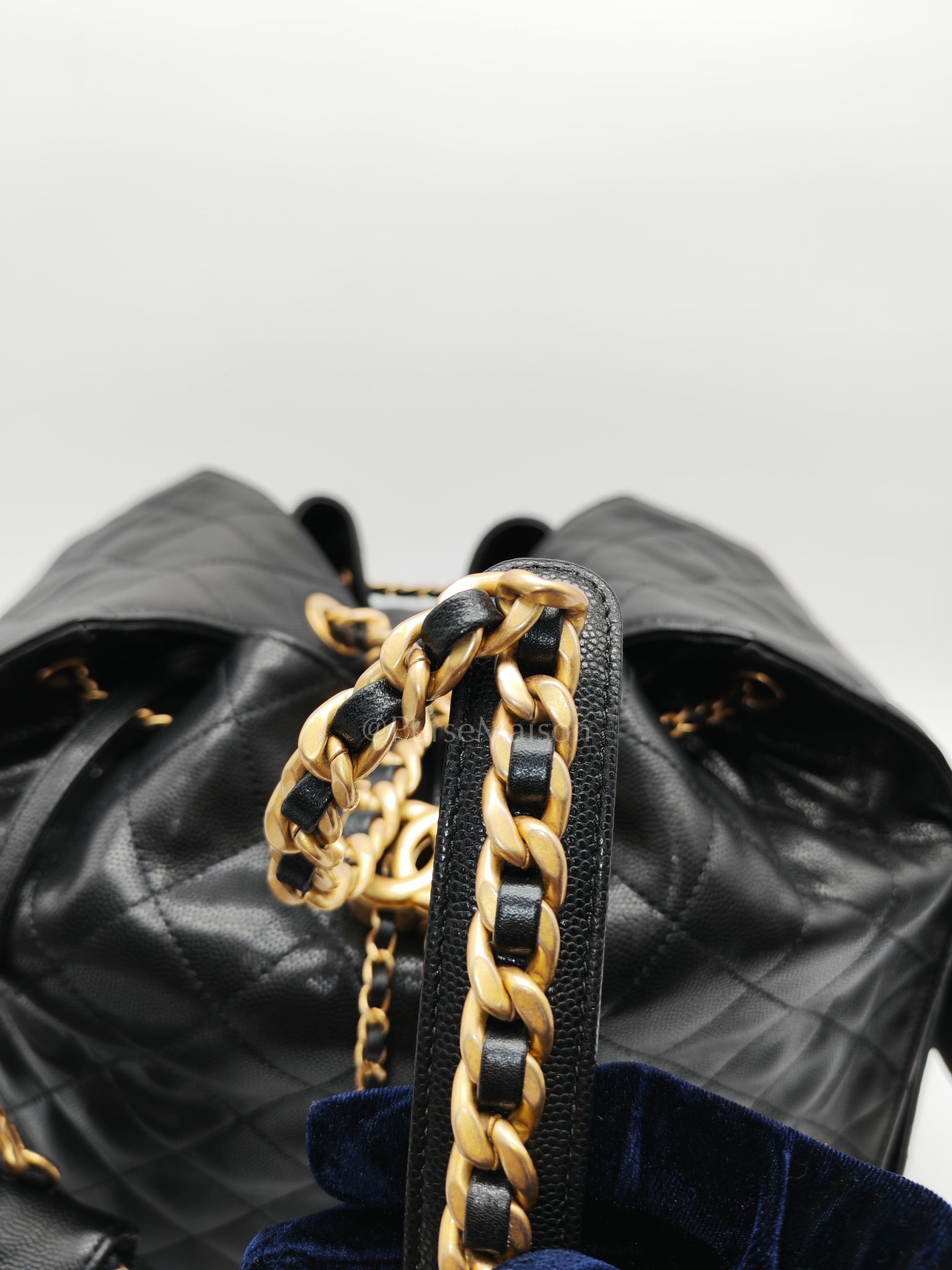 25 Medium in Black Caviar Leather and Aged Gold Hardware (Microchip) | Purse Maison Luxury Bags Shop