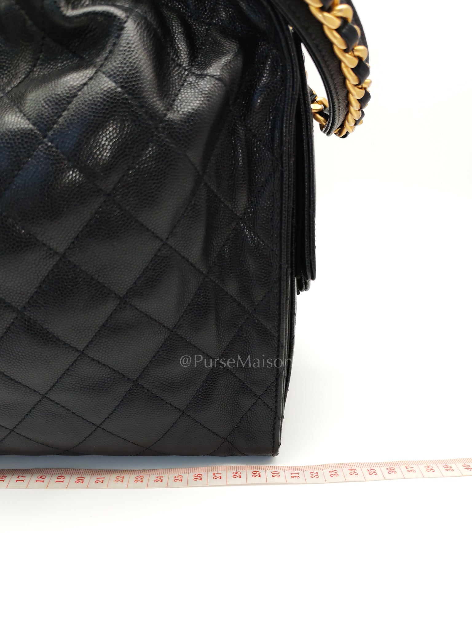 25 Medium in Black Caviar Leather and Aged Gold Hardware (Microchip) | Purse Maison Luxury Bags Shop