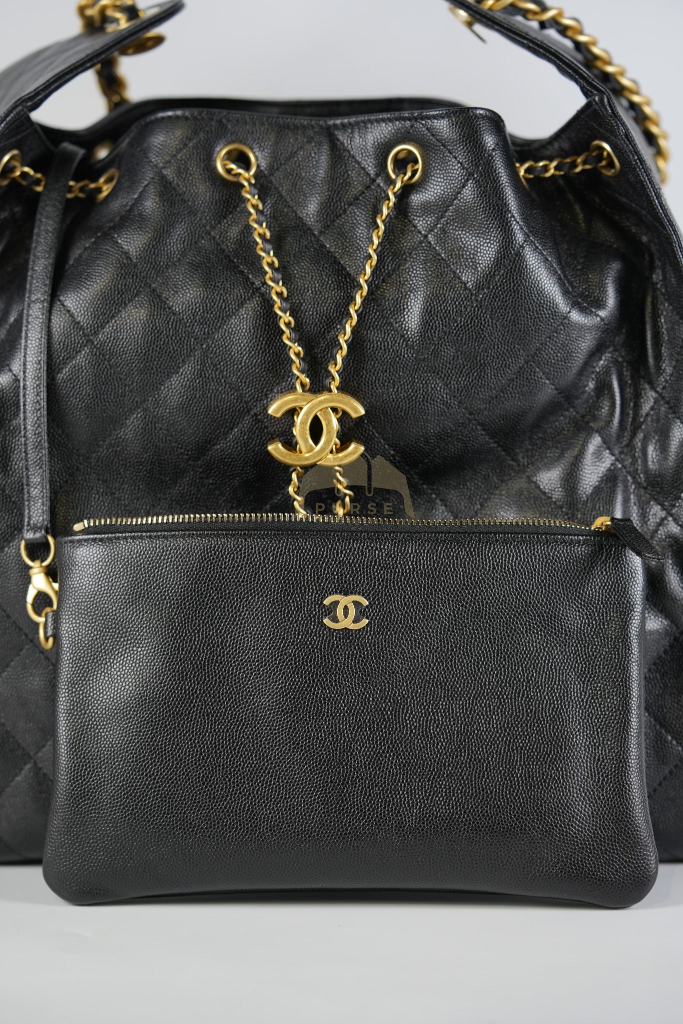 25 Medium in Black Caviar Leather and Aged Gold Hardware (Microchip) | Purse Maison Luxury Bags Shop