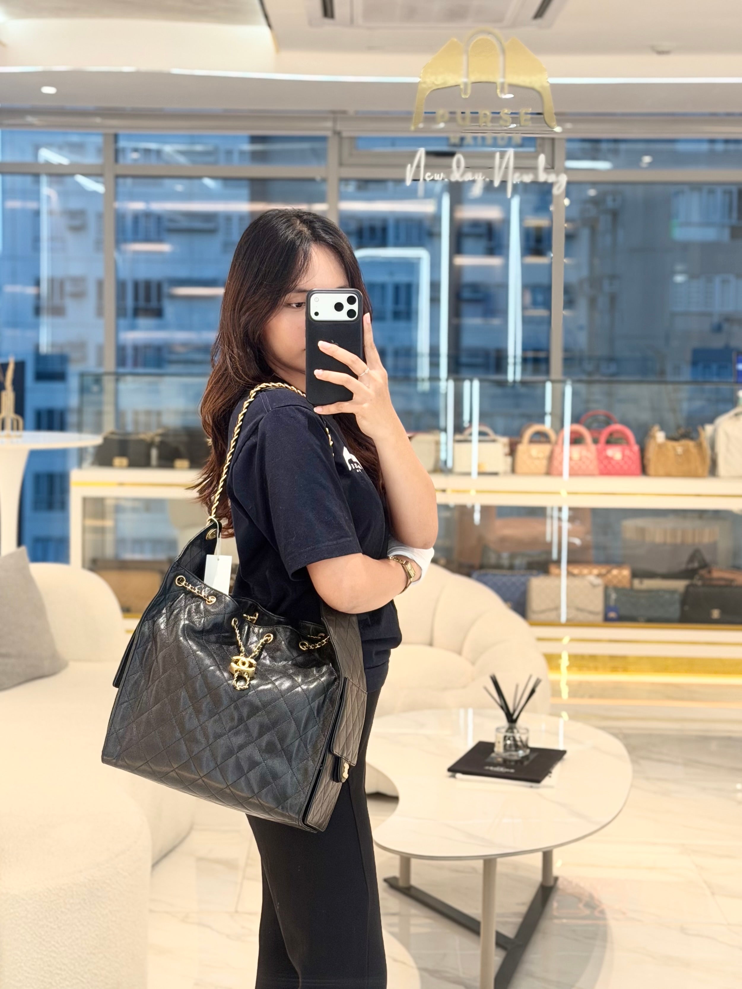 25 Medium in Black Caviar Leather and Aged Gold Hardware (Microchip) | Purse Maison Luxury Bags Shop