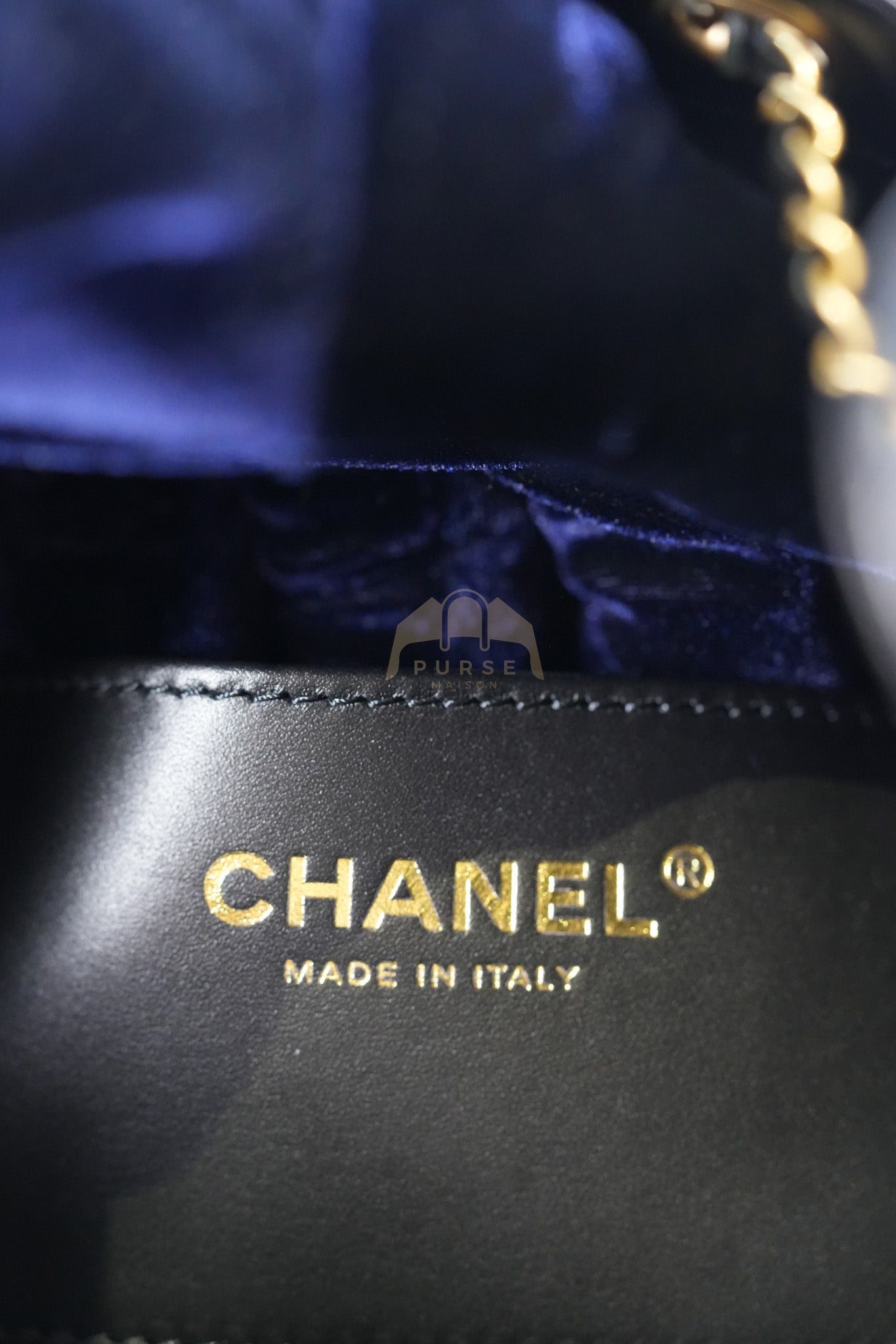 25 Medium in Black Caviar Leather and Aged Gold Hardware (Microchip) | Purse Maison Luxury Bags Shop