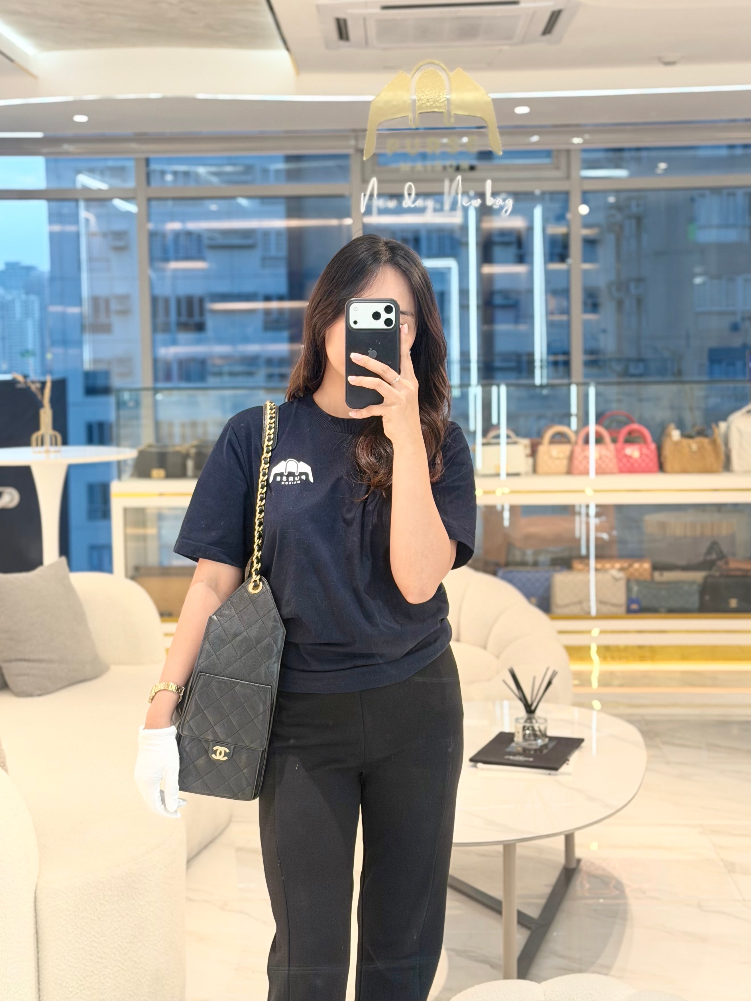 25 Medium in Black Caviar Leather and Aged Gold Hardware (Microchip) | Purse Maison Luxury Bags Shop