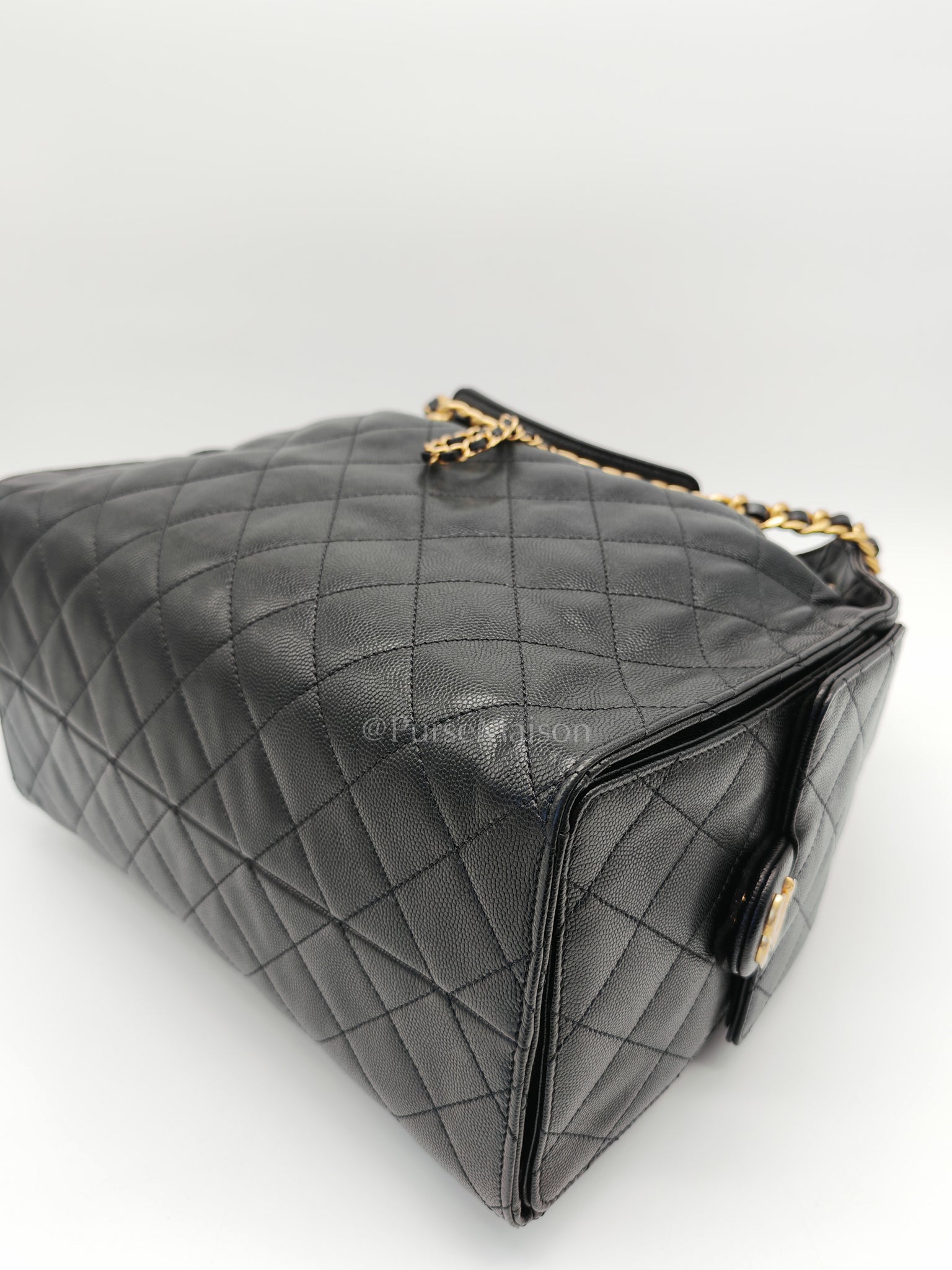 25 Medium in Black Caviar Leather and Aged Gold Hardware (Microchip) | Purse Maison Luxury Bags Shop