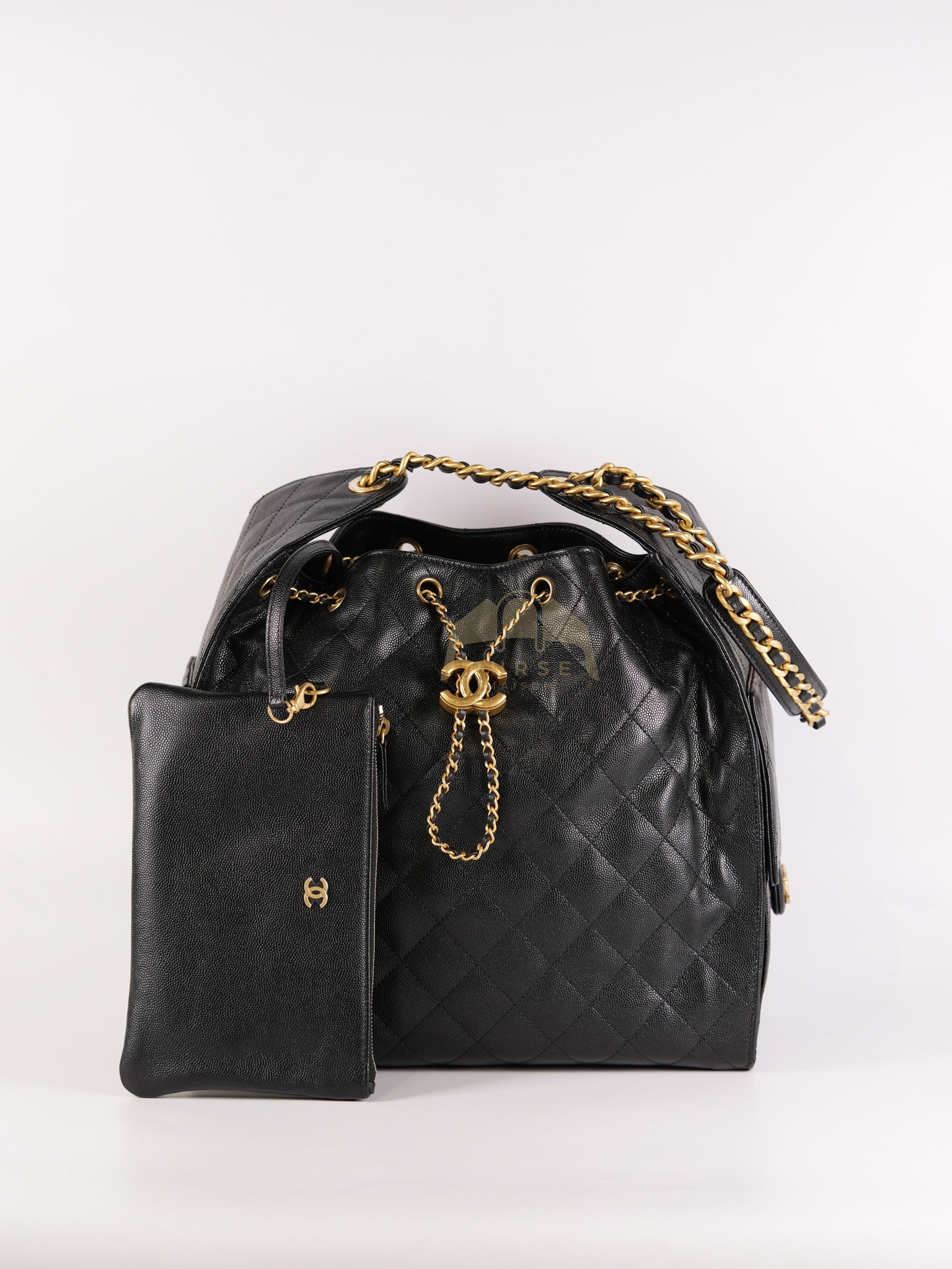 25 Medium in Black Caviar Leather and Aged Gold Hardware (Microchip) | Purse Maison Luxury Bags Shop