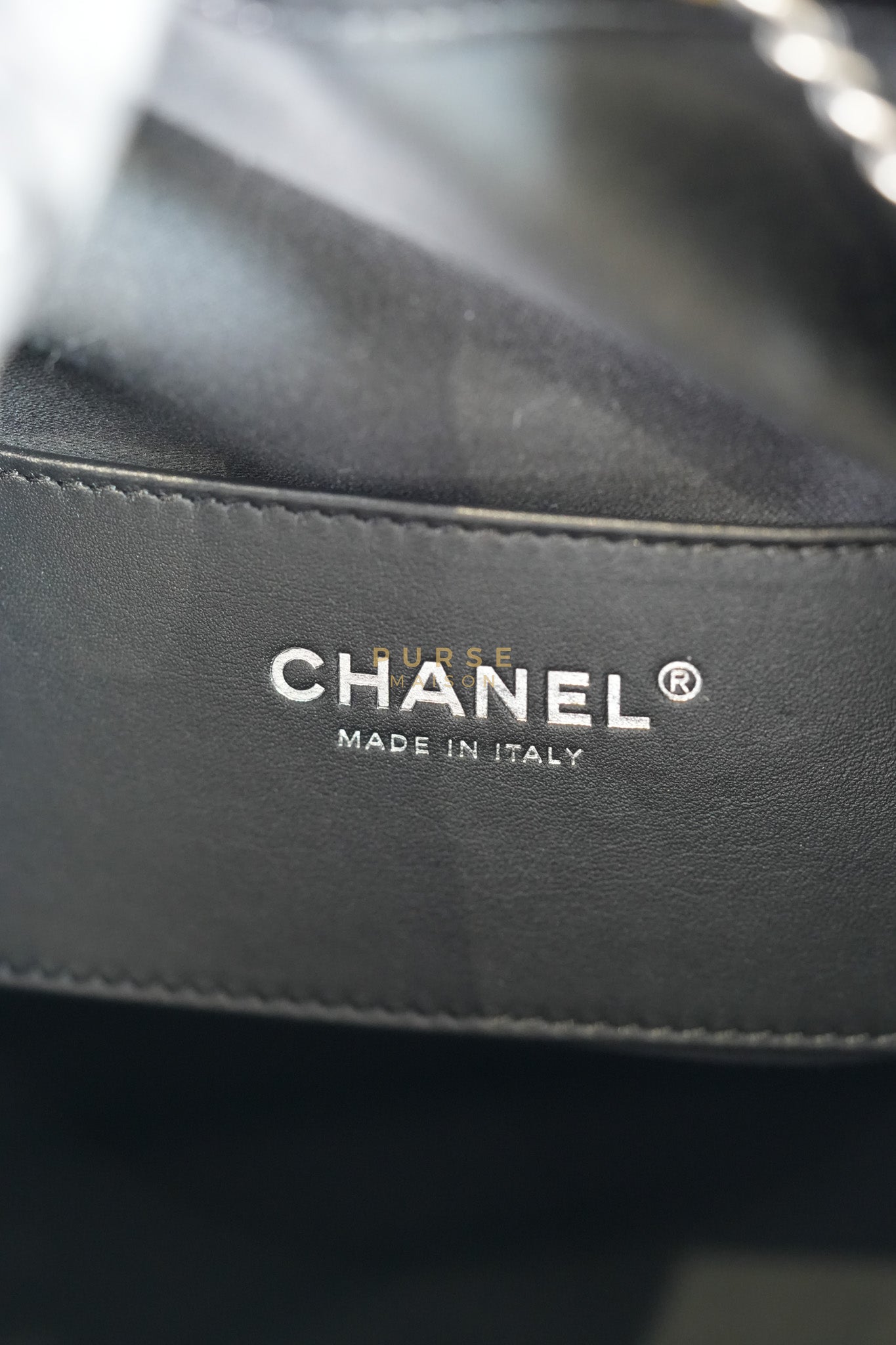 25 Medium in Black Glazed Calfskin Leather Mixed Hardware (Microchip) | Purse Maison Luxury Bags Shop