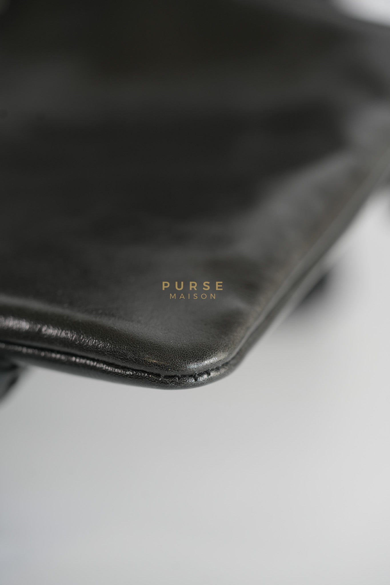 25 Medium in Black Glazed Calfskin Leather Mixed Hardware (Microchip) | Purse Maison Luxury Bags Shop