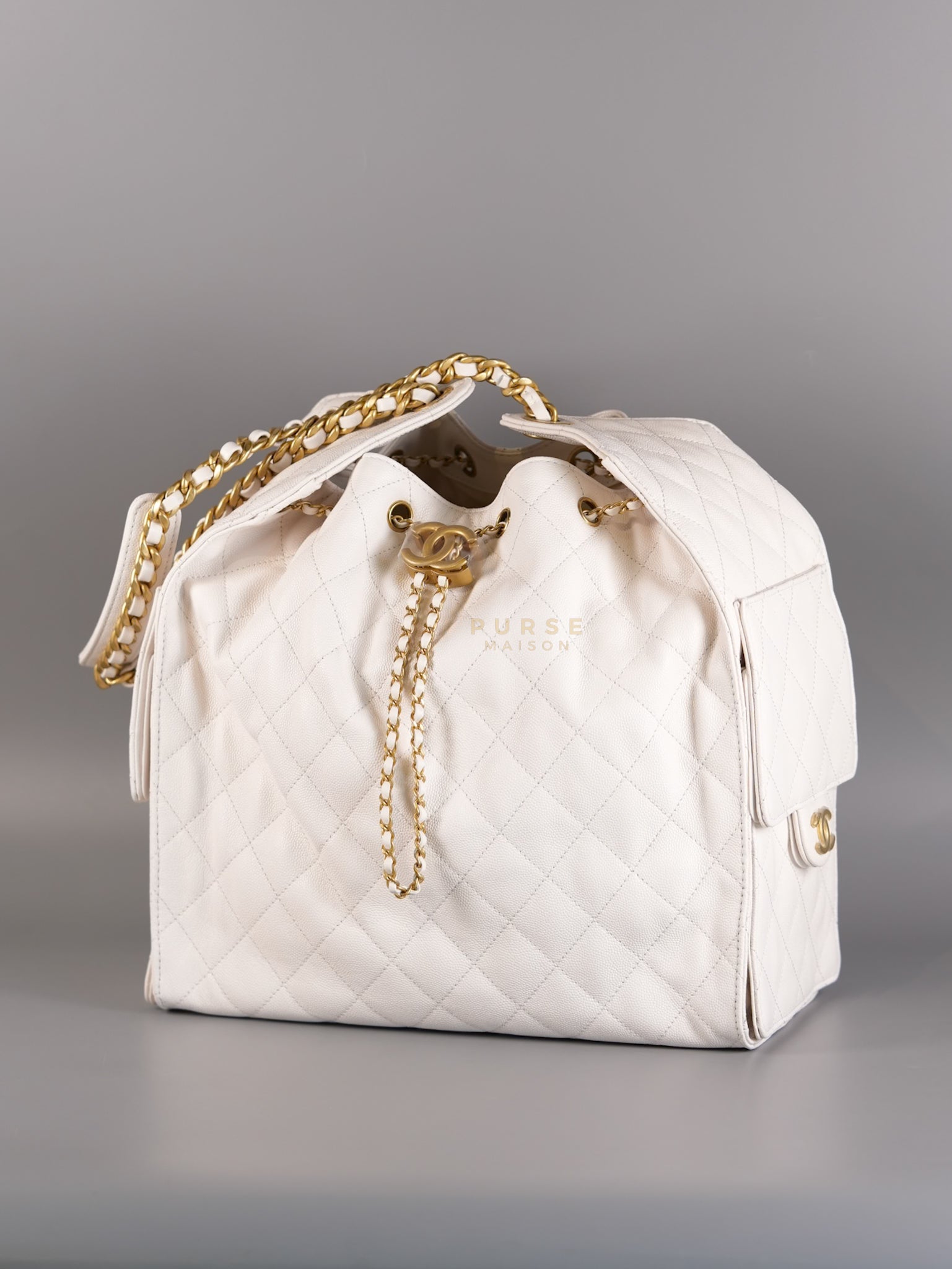25 Medium White in Caviar Leather and Aged Gold Hardware (Microchip) | Purse Maison Luxury Bags Shop