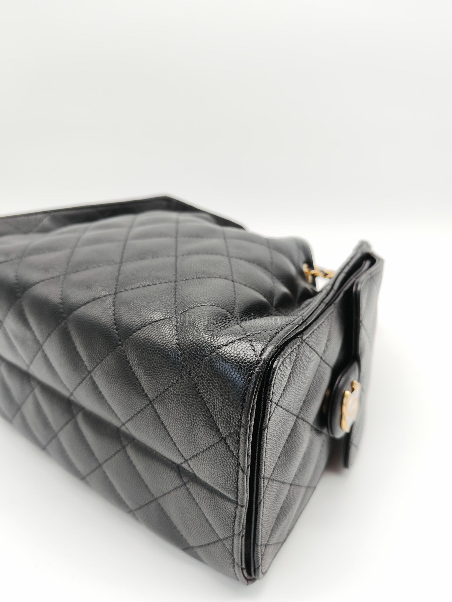 25 Small Black Caviar Leather in Aged Gold Hardware Microchip(HH****C1) | Purse Maison Luxury Bags Shop