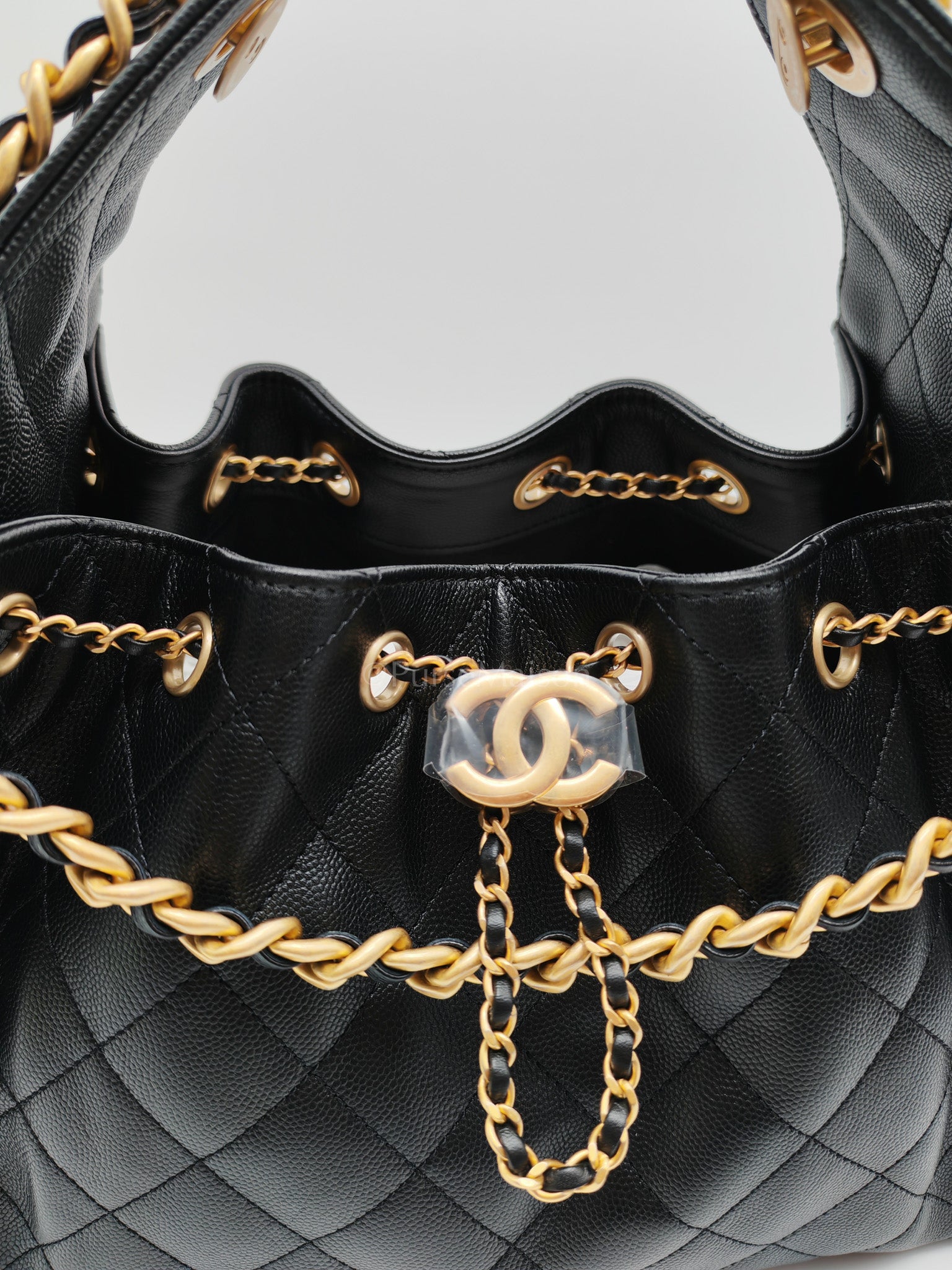 25 Small in Black Caviar Leather Aged Gold Hardware (Microchip) | Purse Maison Luxury Bags Shop