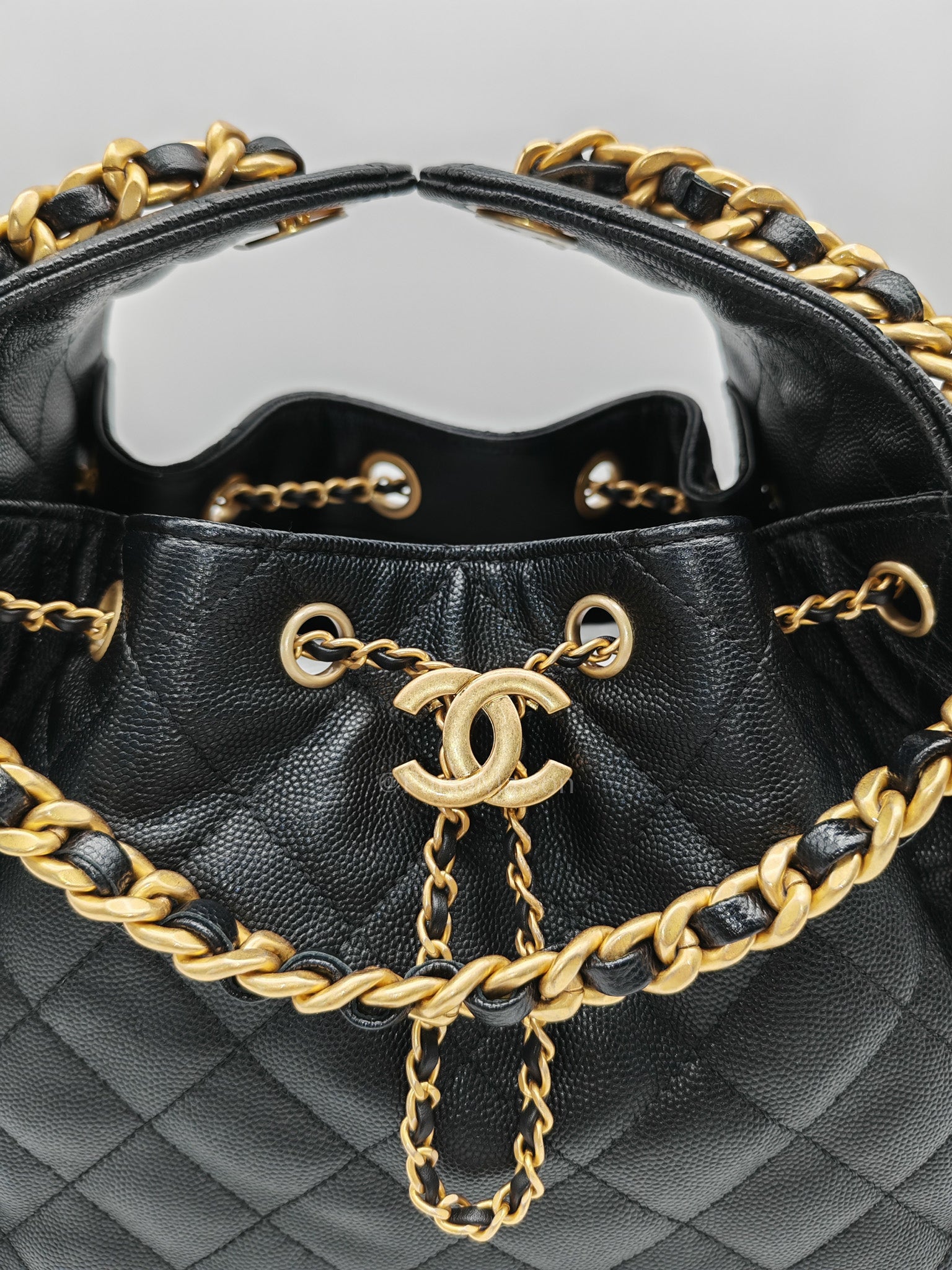 25 Small in Black Caviar Leather Aged Gold Hardware (Microchip) | Purse Maison Luxury Bags Shop