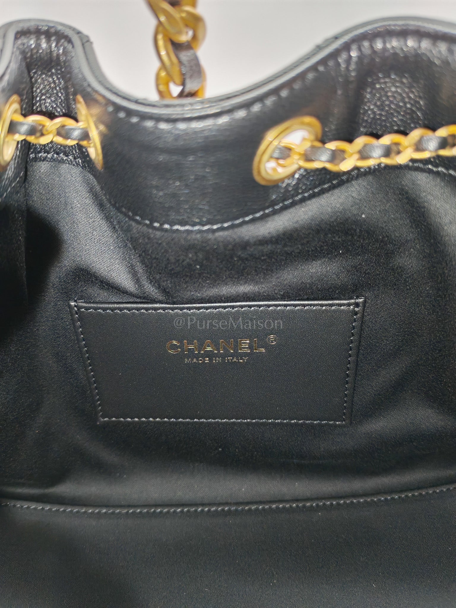 25 Small in Black Caviar Leather Aged Gold Hardware (Microchip) | Purse Maison Luxury Bags Shop