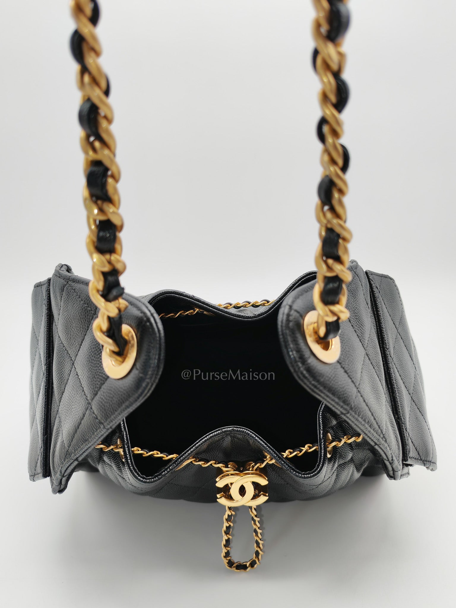 25 Small in Black Caviar Leather Aged Gold Hardware (Microchip) | Purse Maison Luxury Bags Shop