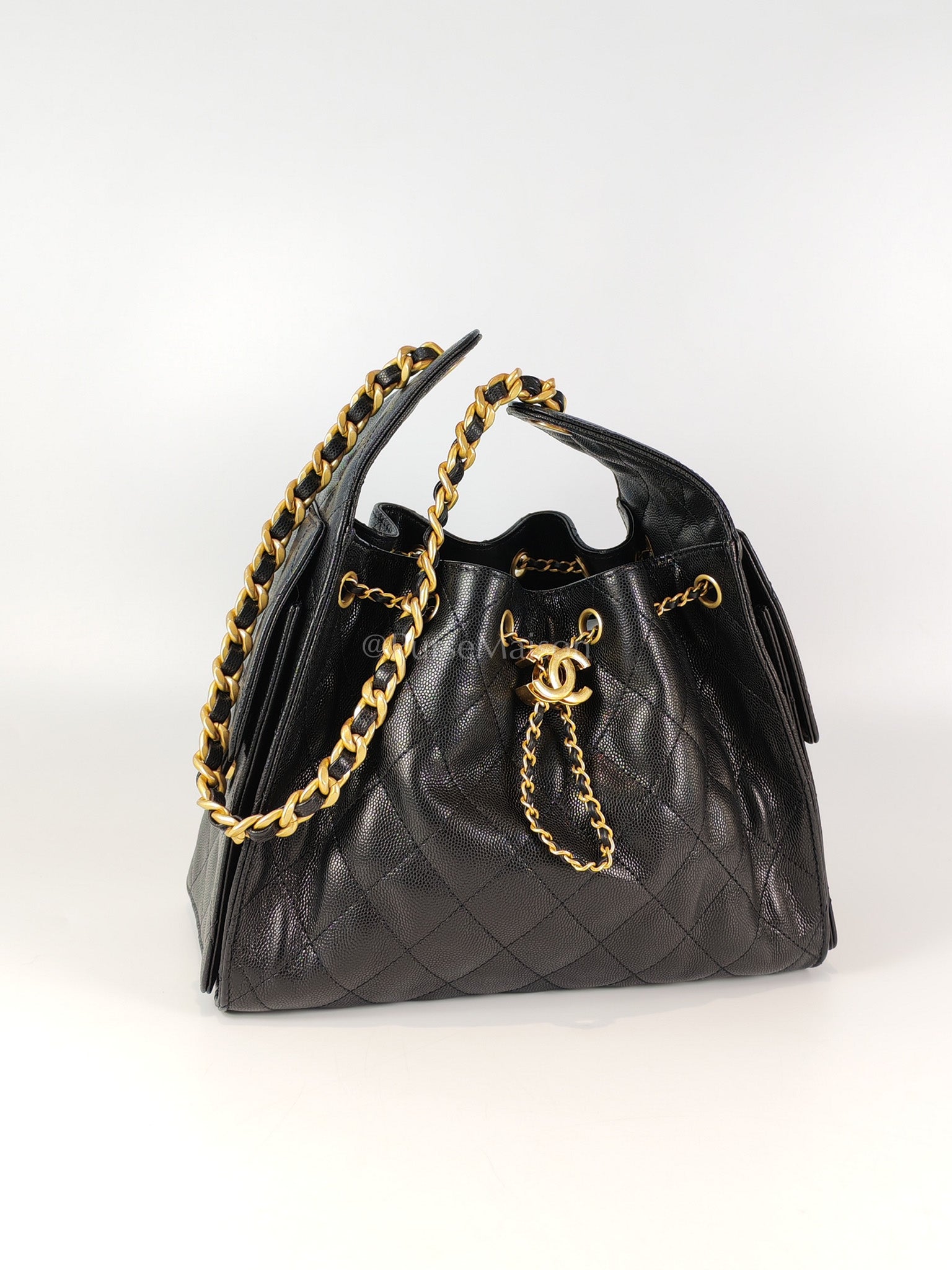 25 Small in Black Caviar Leather Aged Gold Hardware Microchip(K3****X4) | Purse Maison Luxury Bags Shop