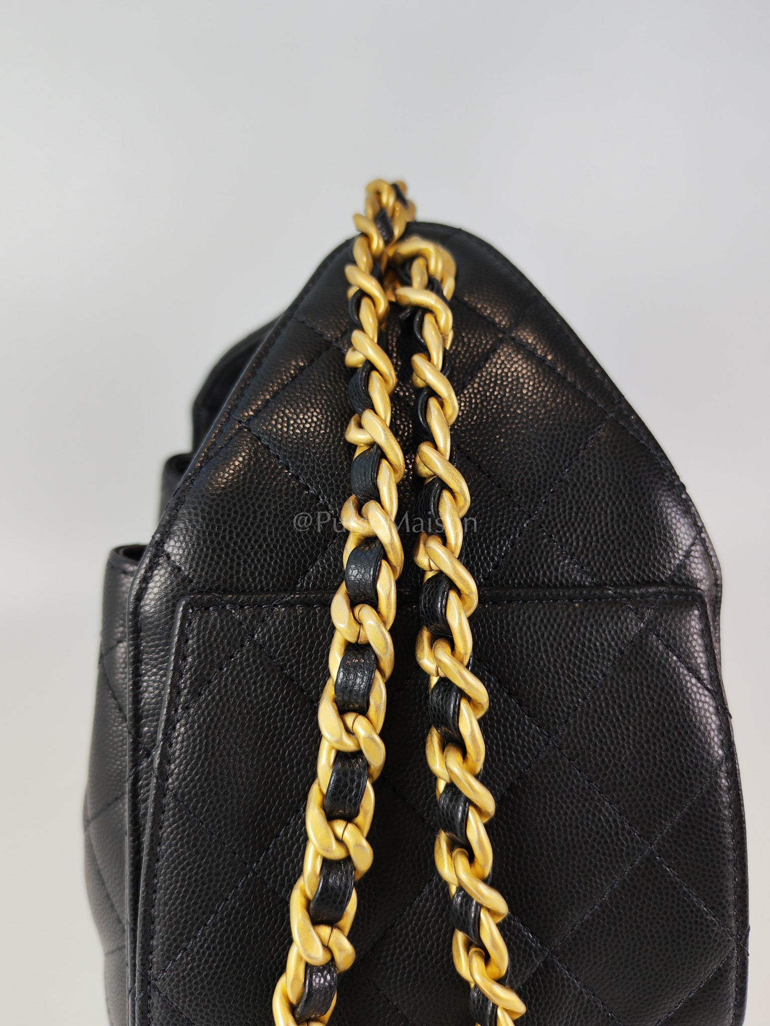 25 Small in Black Caviar Leather Aged Gold Hardware Microchip(K3****X4) | Purse Maison Luxury Bags Shop