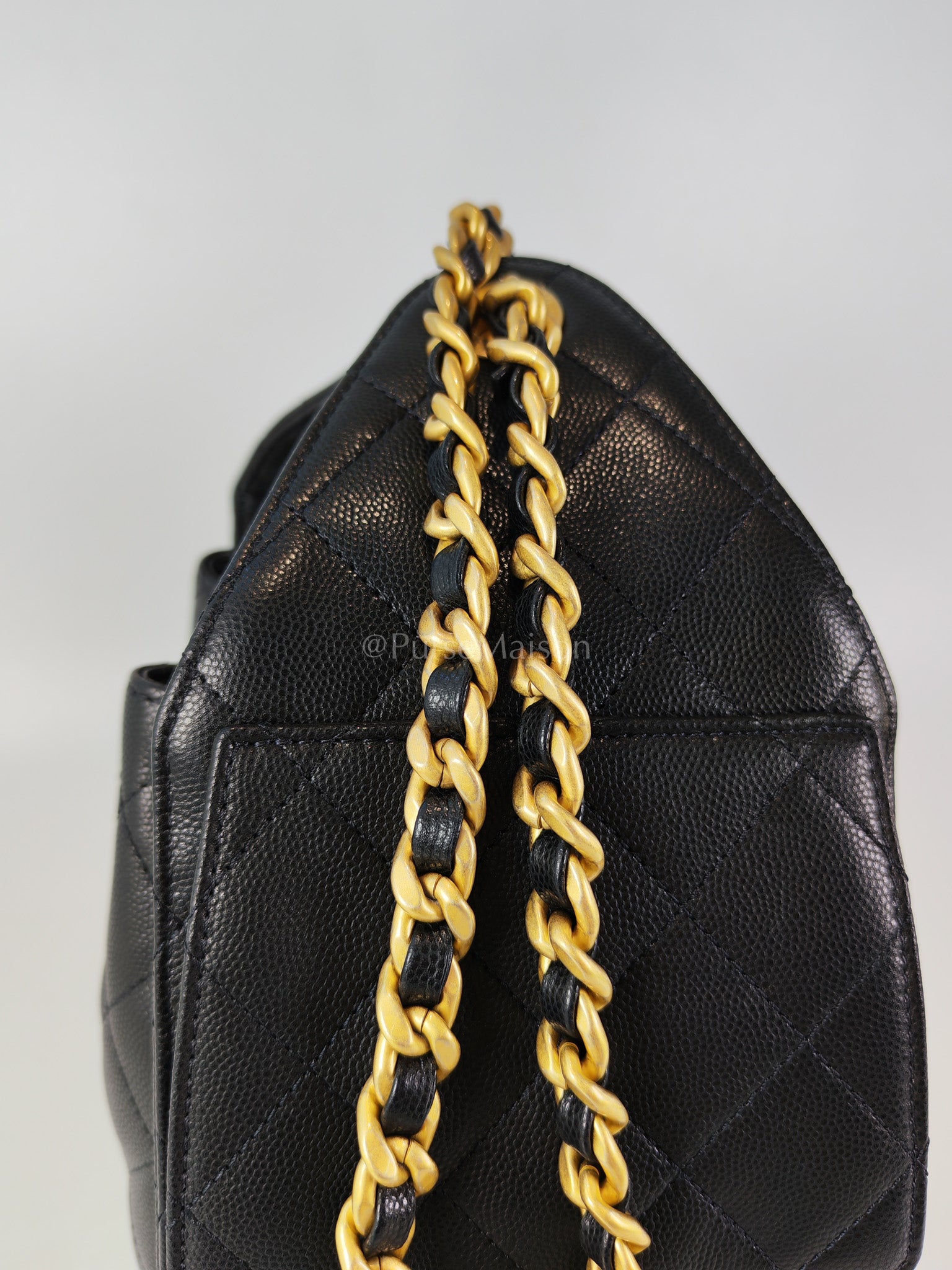 25 Small in Black Caviar Leather Aged Gold Hardware Microchip(K3****X4) | Purse Maison Luxury Bags Shop