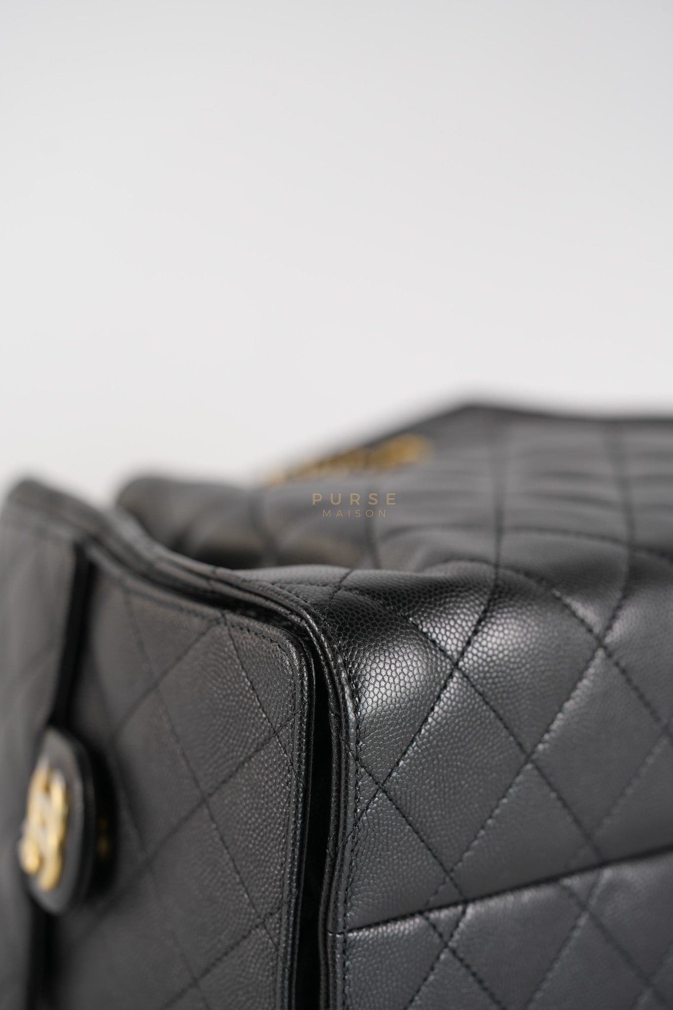 25 Small in Black Caviar Leather and Aged Gold Hardwar (Microchip) | Purse Maison Luxury Bags Shop