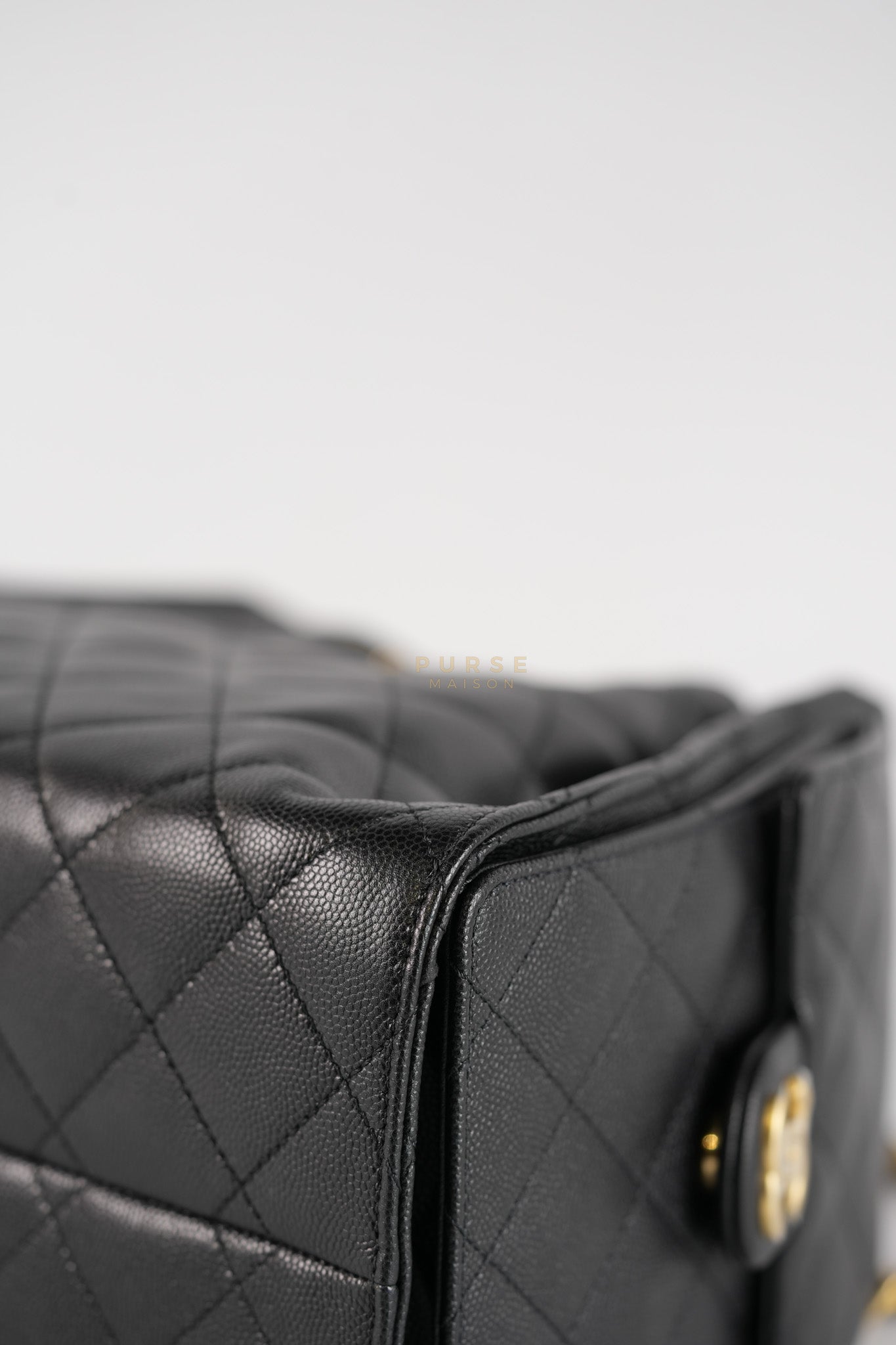 25 Small in Black Caviar Leather and Aged Gold Hardwar (Microchip) | Purse Maison Luxury Bags Shop