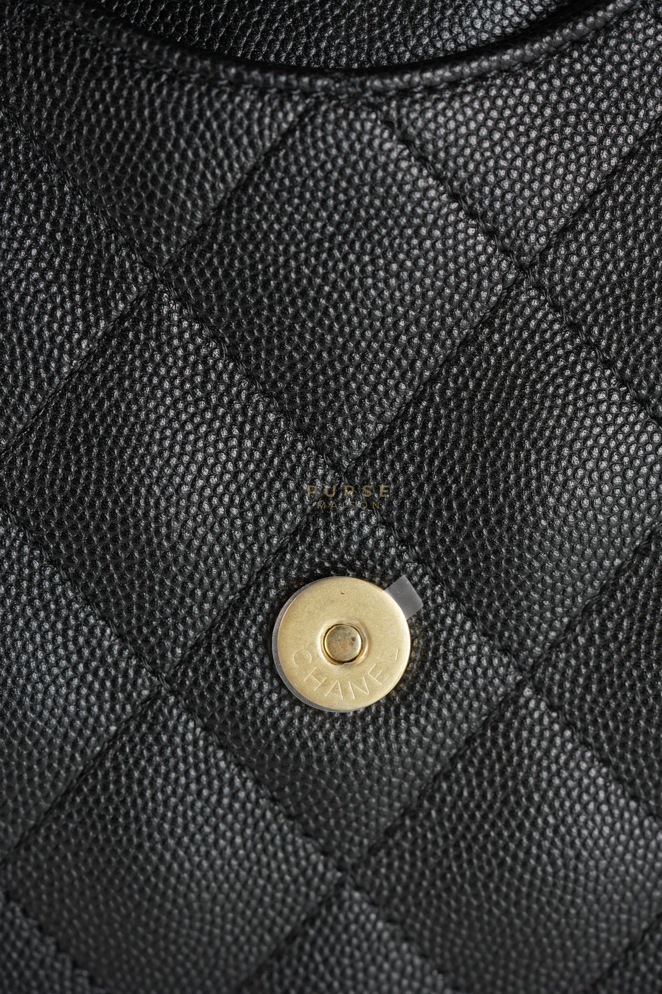 25 Small in Black Caviar Leather and Aged Gold Hardwar (Microchip) | Purse Maison Luxury Bags Shop