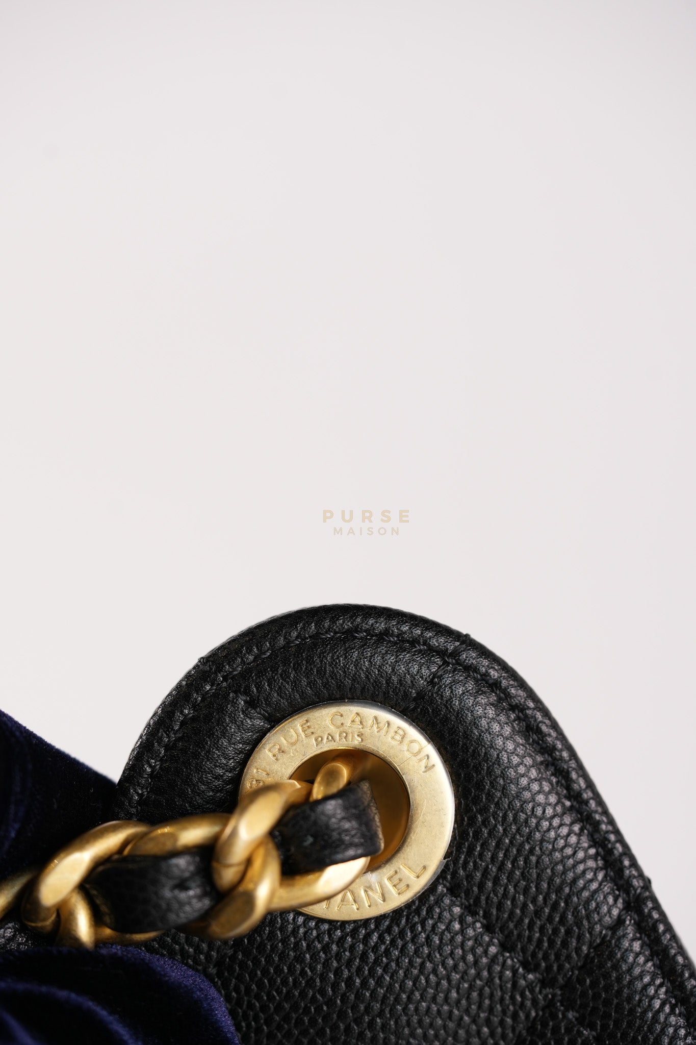 25 Small in Black Caviar Leather and Aged Gold Hardwar (Microchip) | Purse Maison Luxury Bags Shop