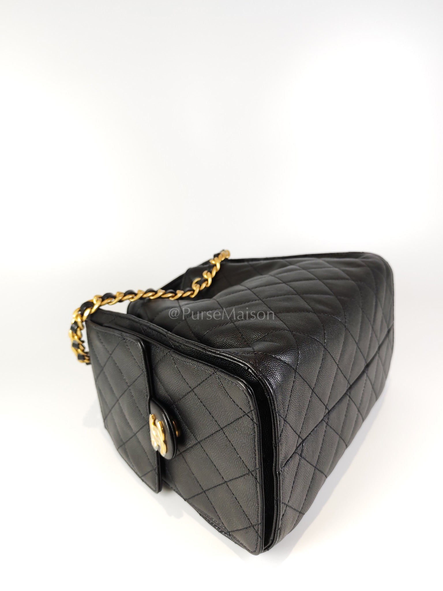25 Small in Black Caviar Leather and Aged Gold Hardware (Microchip) | Purse Maison Luxury Bags Shop