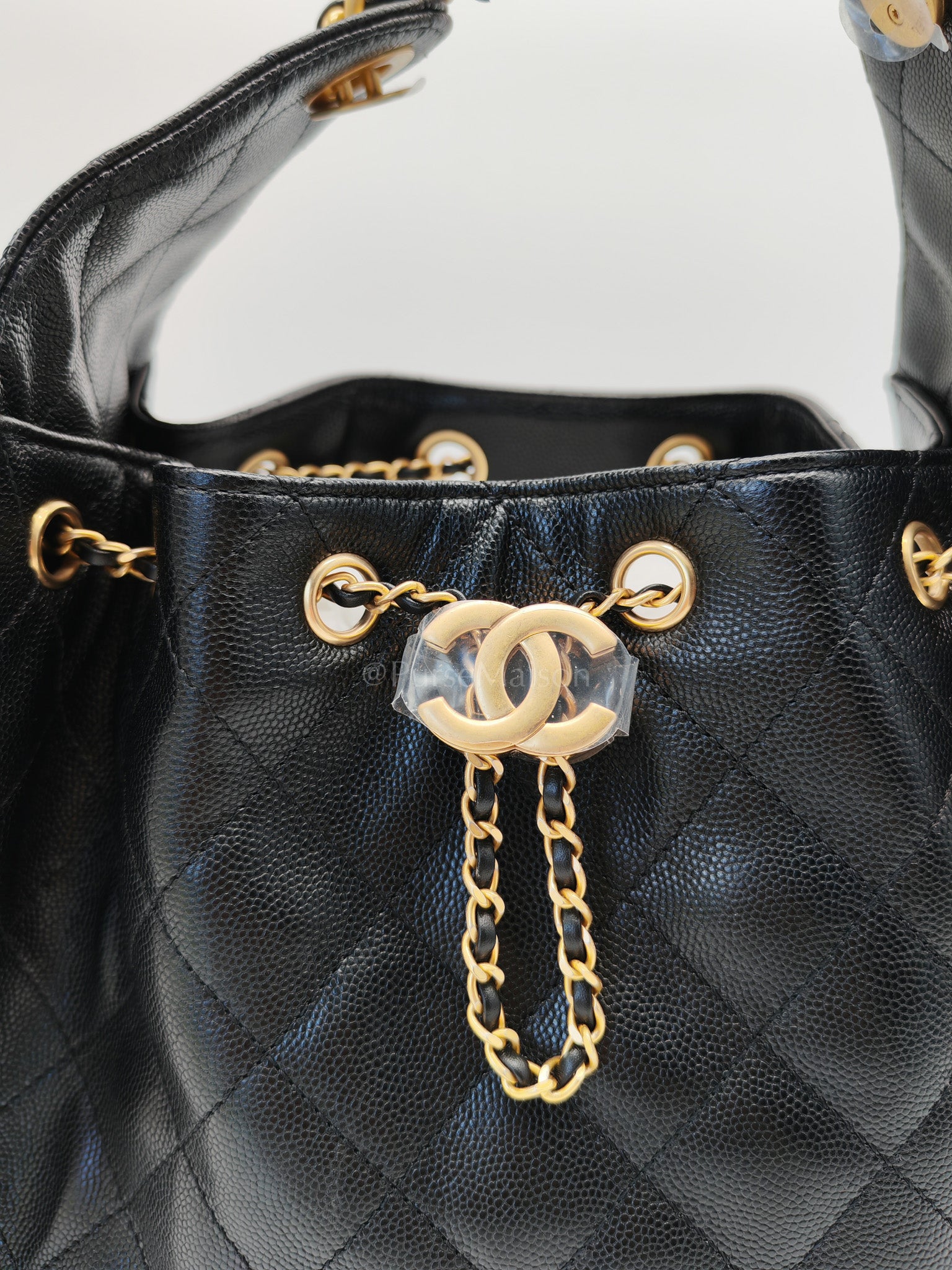 25 Small in Black Caviar Leather and Aged Gold Hardware (Microchip) | Purse Maison Luxury Bags Shop