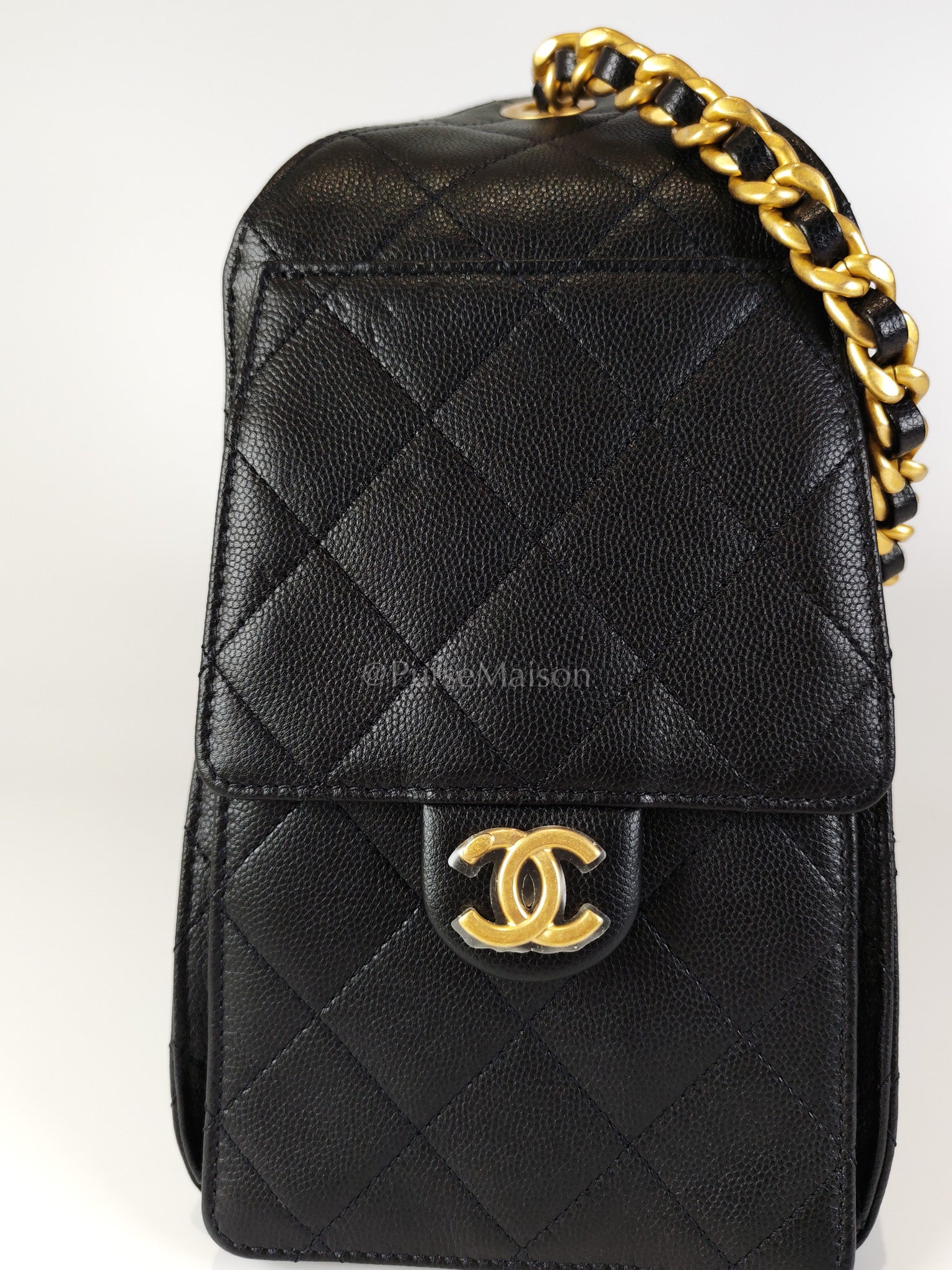 25 Small in Black Caviar Leather and Aged Gold Hardware (Microchip) | Purse Maison Luxury Bags Shop