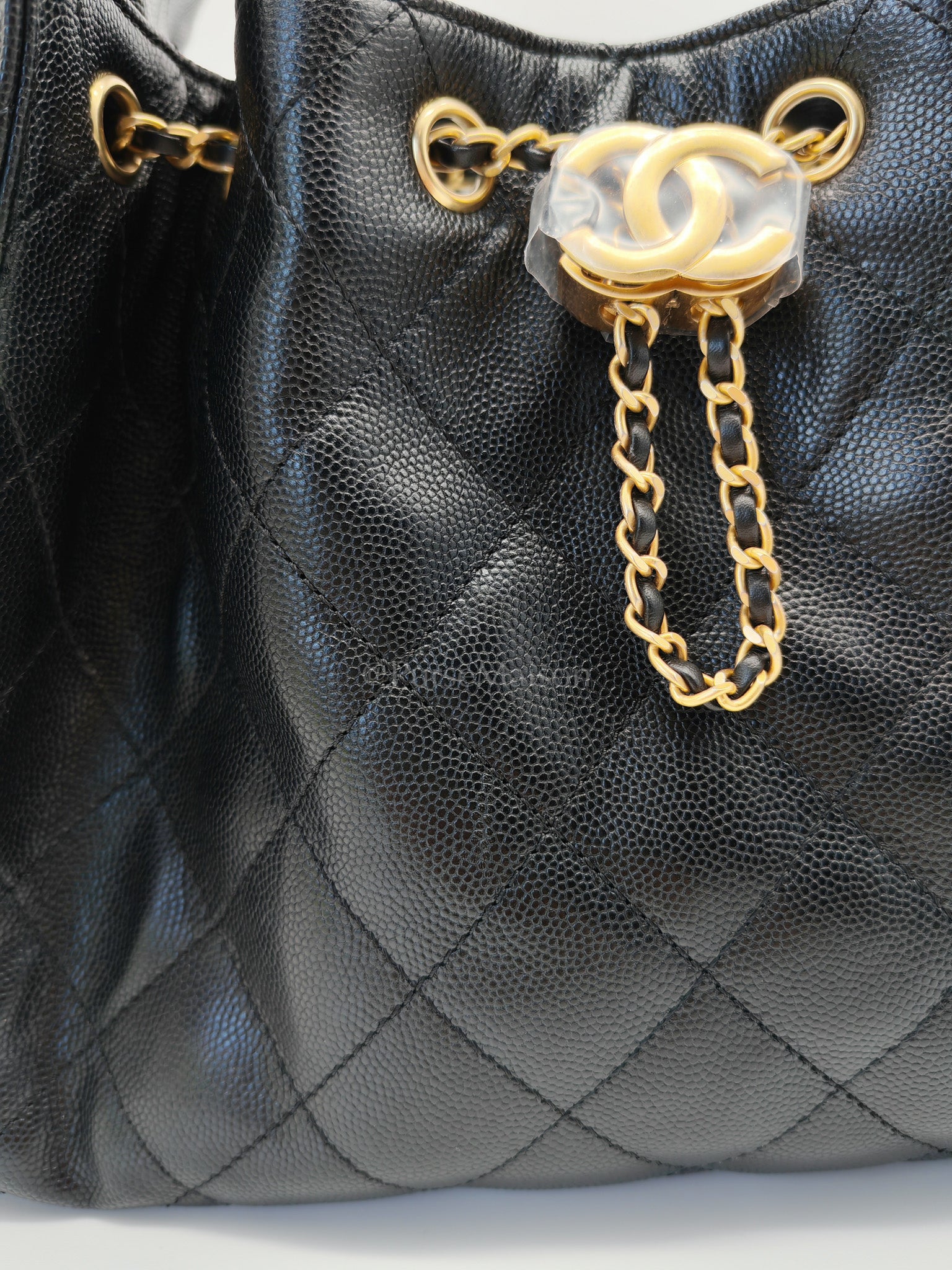 25 Small in Black Caviar Leather and Aged Gold Hardware (Microchip) | Purse Maison Luxury Bags Shop