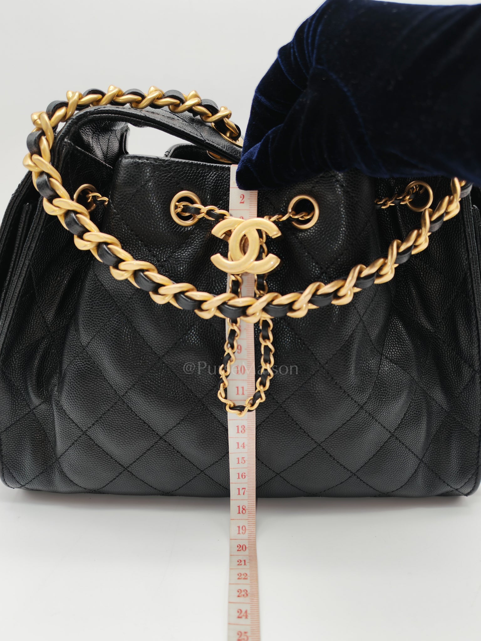 25 Small in Black Caviar Leather and Aged Gold Hardware (Microchip) | Purse Maison Luxury Bags Shop