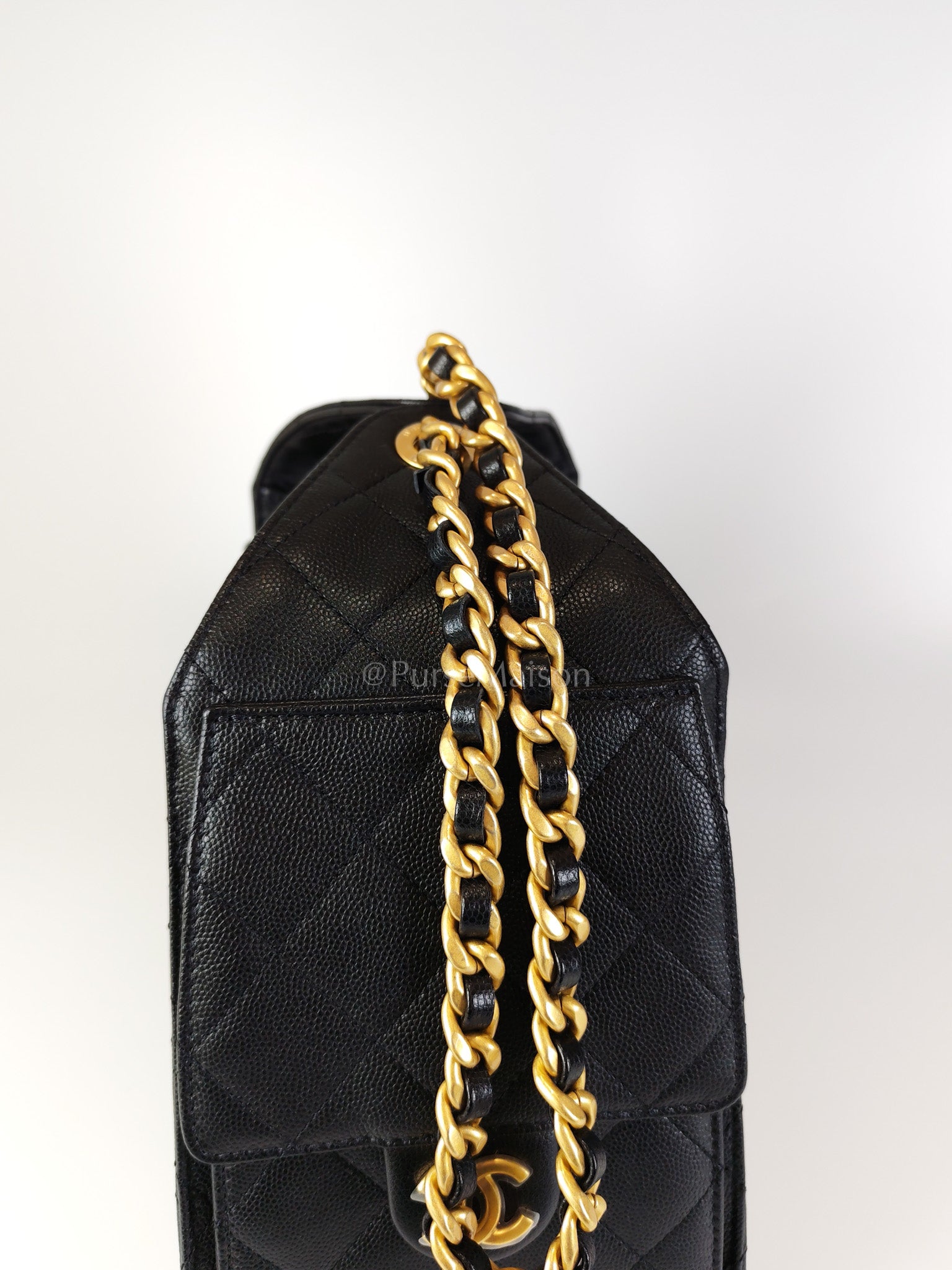 25 Small in Black Caviar Leather and Aged Gold Hardware (Microchip) | Purse Maison Luxury Bags Shop