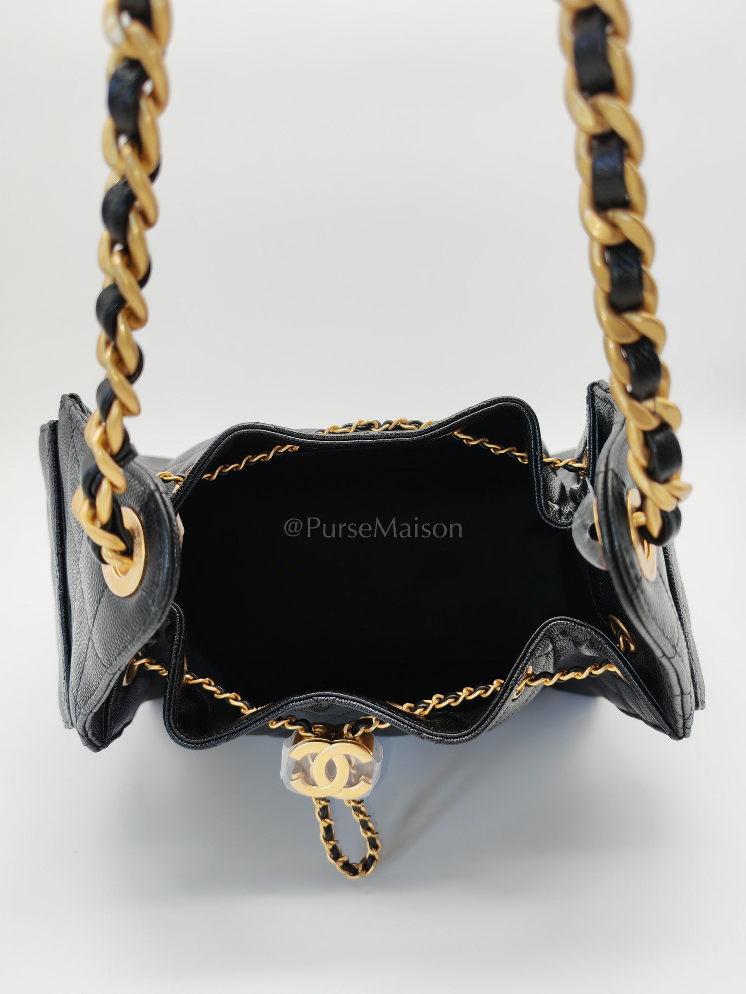 25 Small in Black Caviar Leather and Aged Gold Hardware (Microchip) | Purse Maison Luxury Bags Shop
