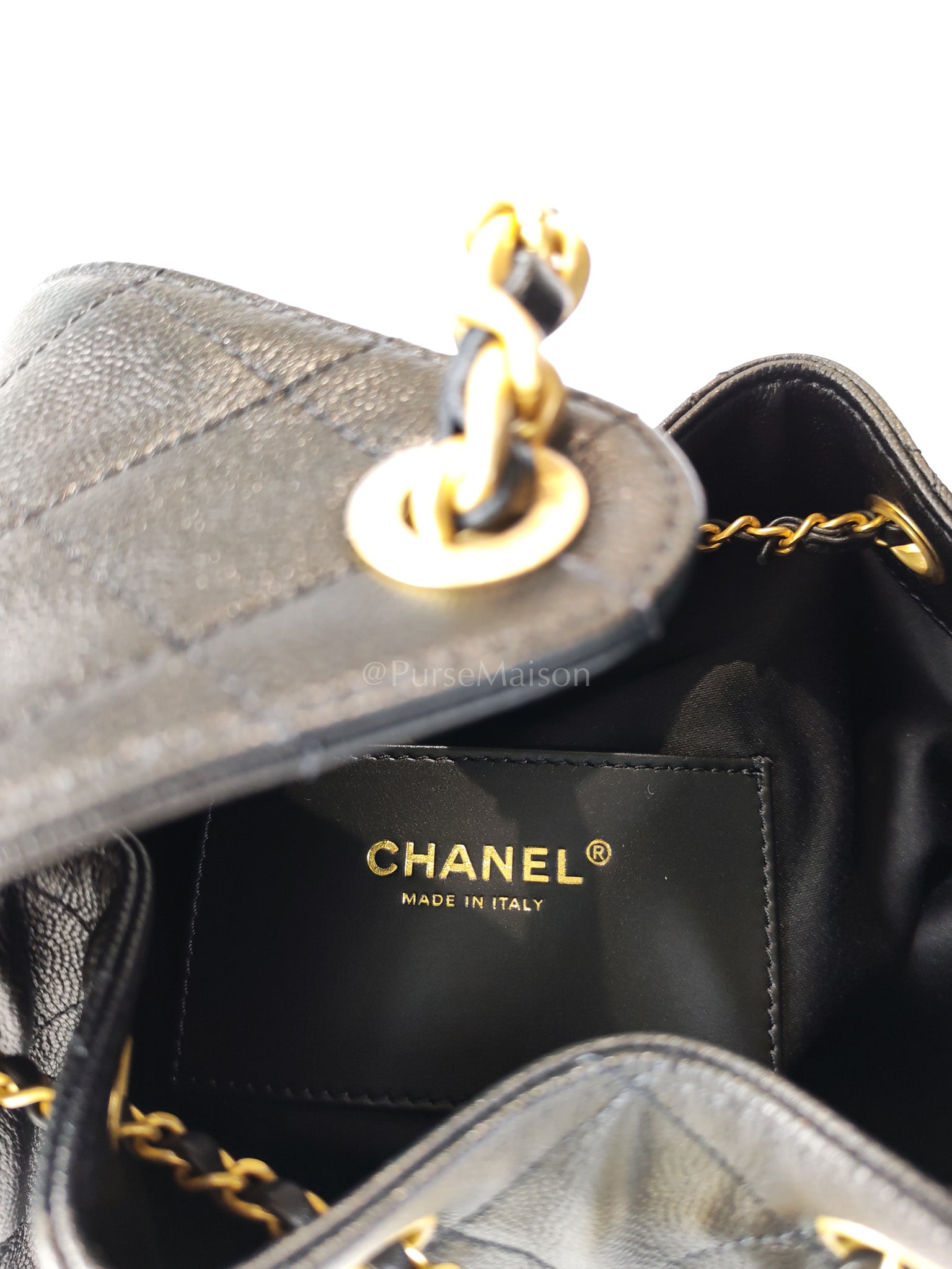 25 Small in Black Caviar Leather and Aged Gold Hardware (Microchip) | Purse Maison Luxury Bags Shop