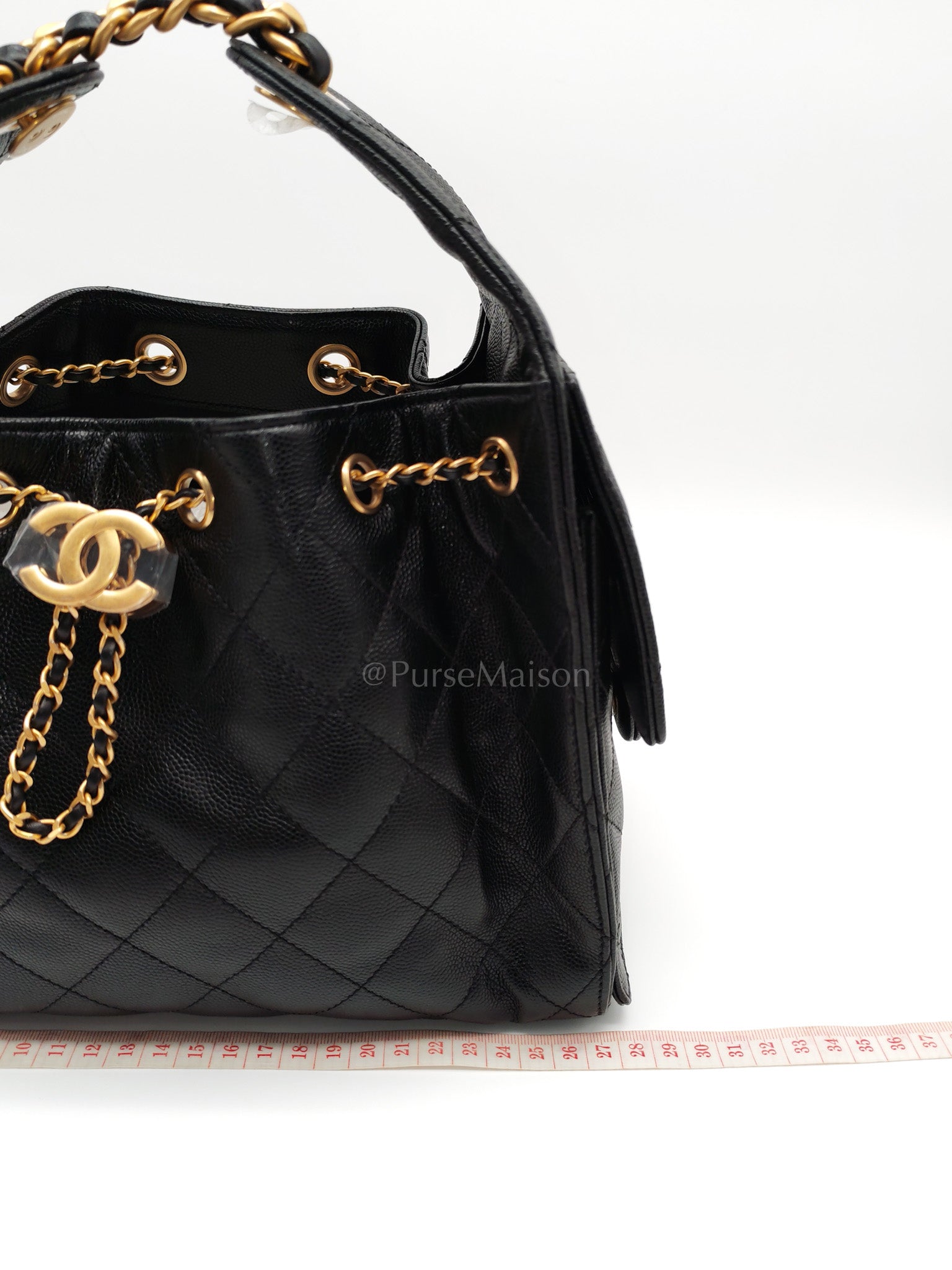 25 Small in Black Caviar Leather and Aged Gold Hardware (Microchip) | Purse Maison Luxury Bags Shop
