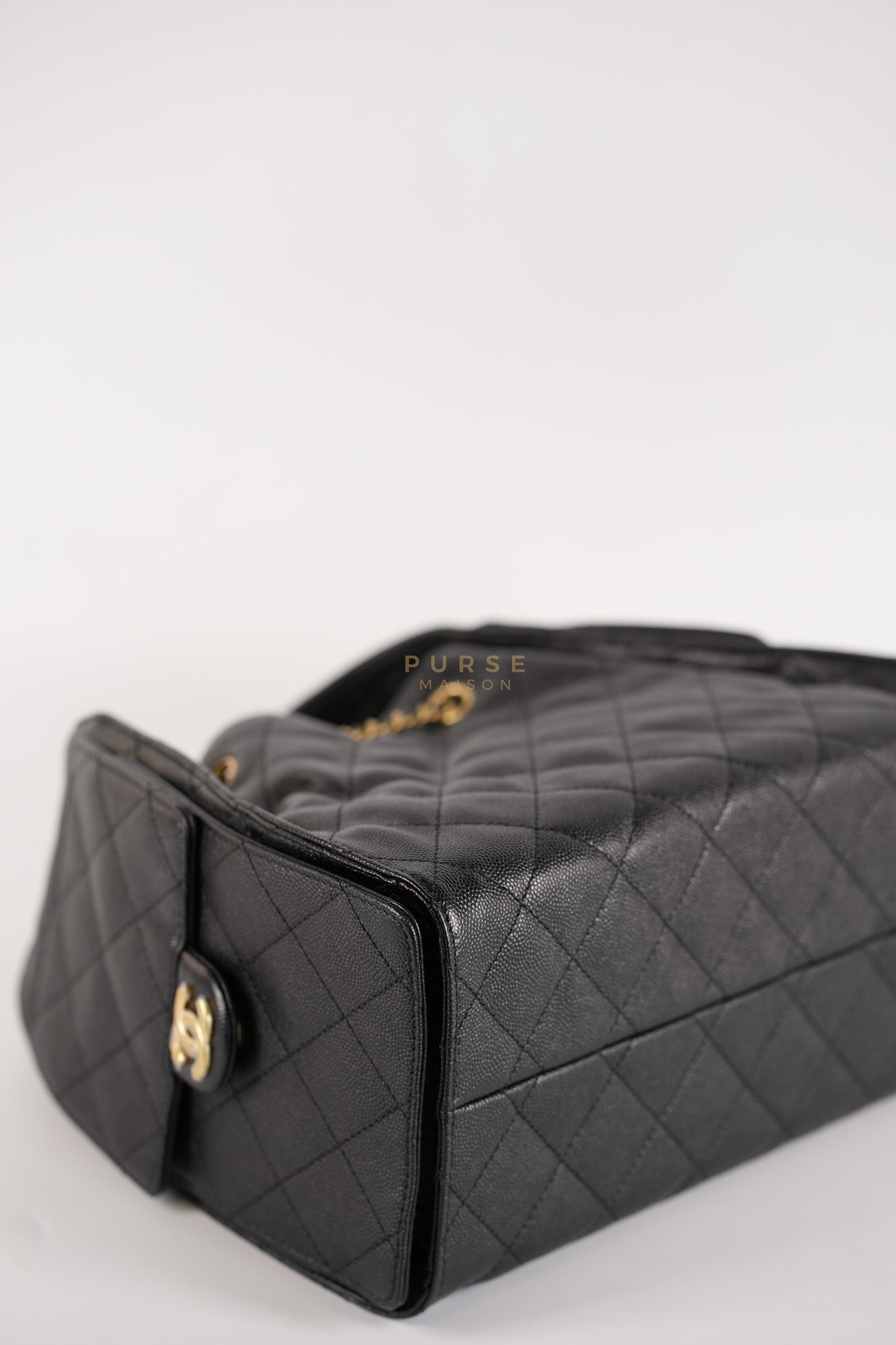 25 Small In Black in Caviar Leather and Aged Gold Hardware (Microchip) | Purse Maison Luxury Bags Shop