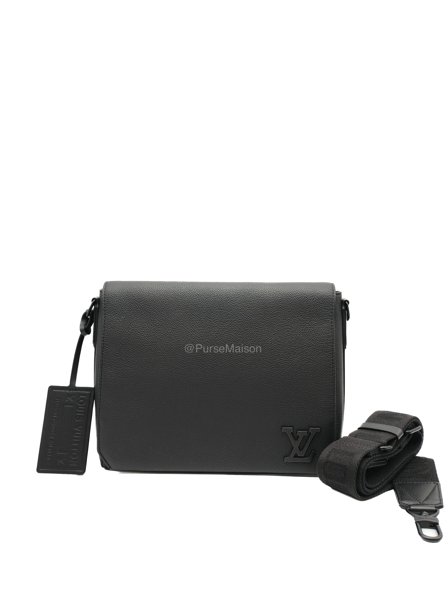 Louis Vuitton Aerogram Takeoff Messenger Bag in Black Grained Leather (Microchip)