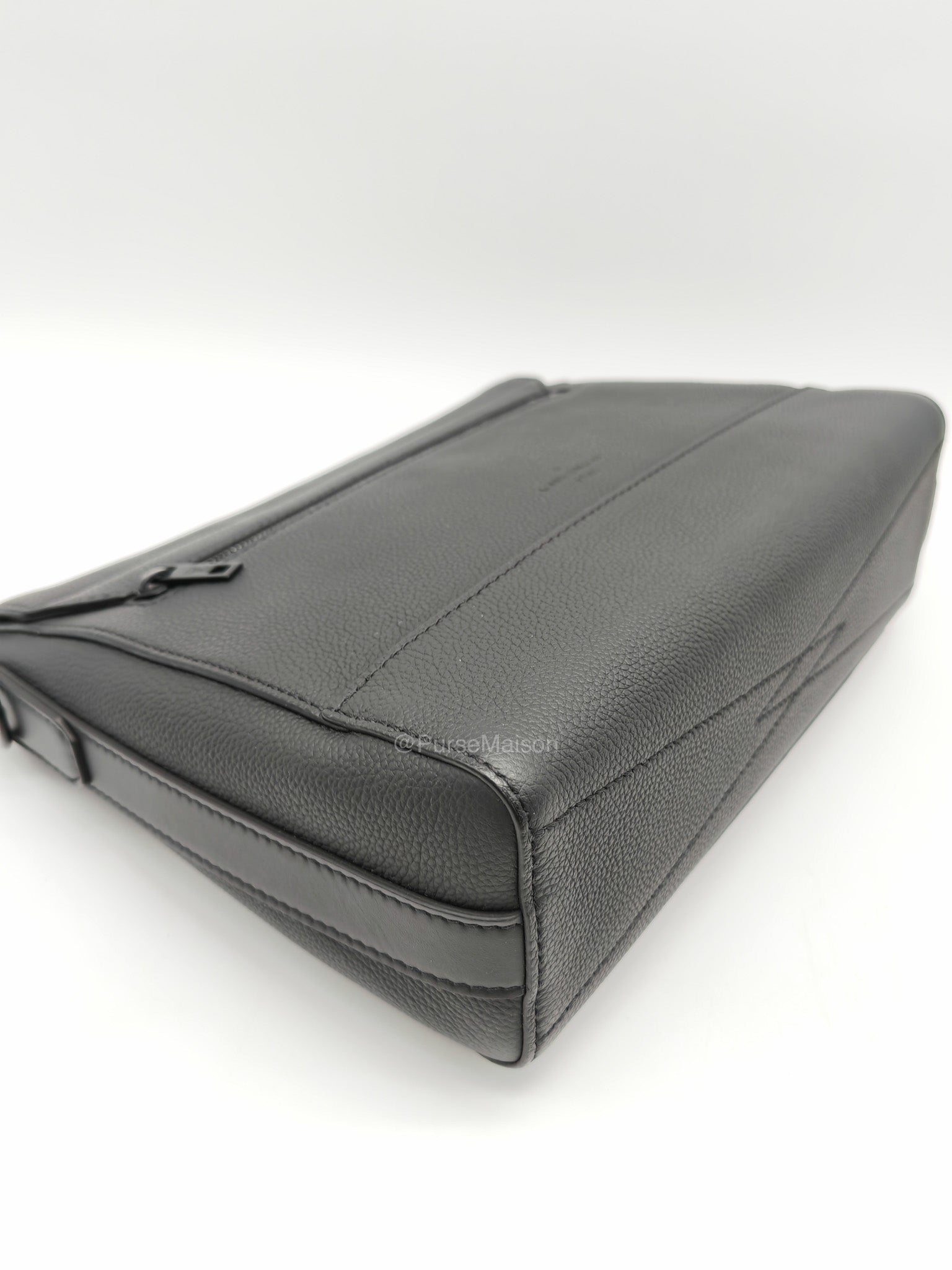 Louis Vuitton Aerogram Takeoff Messenger Bag in Black Grained Leather (Microchip)