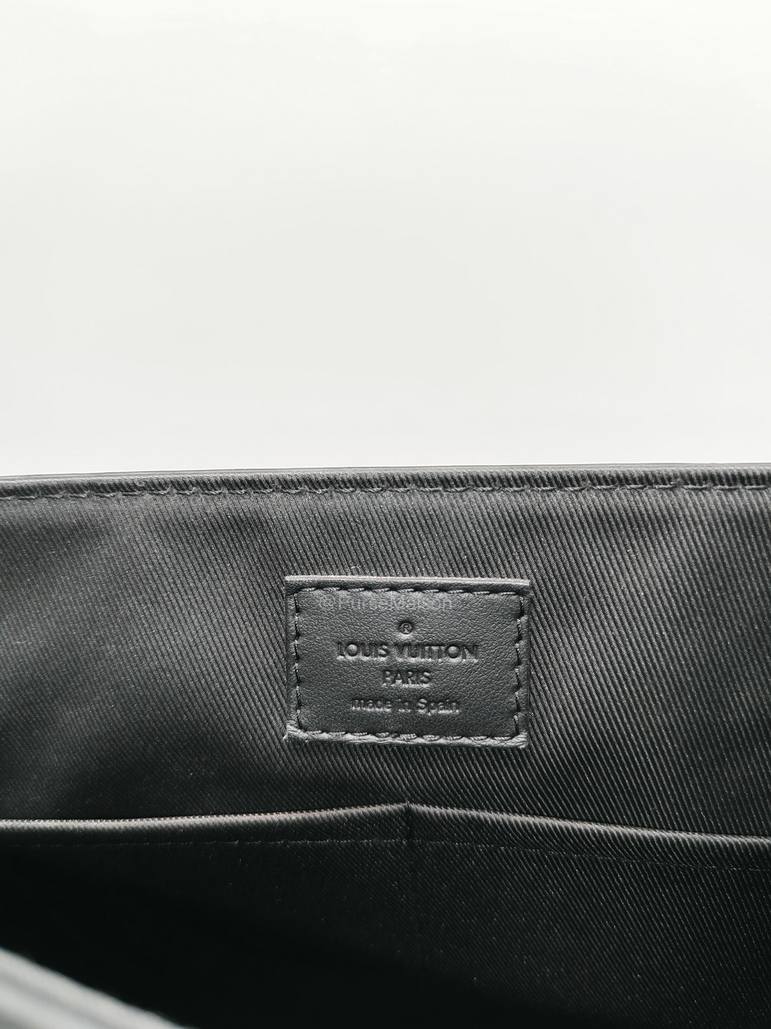 Louis Vuitton Aerogram Takeoff Messenger Bag in Black Grained Leather (Microchip)
