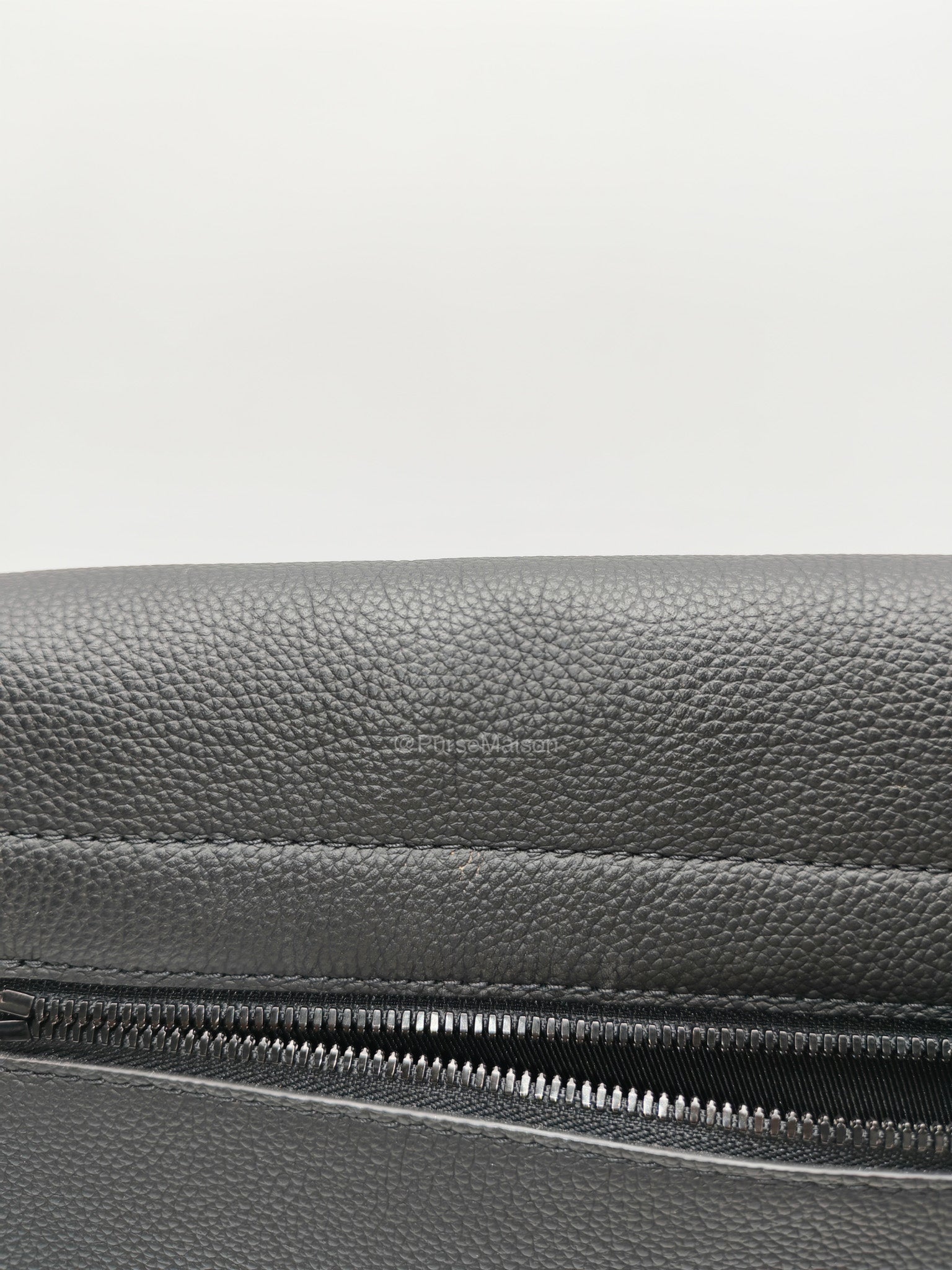 Louis Vuitton Aerogram Takeoff Messenger Bag in Black Grained Leather (Microchip)