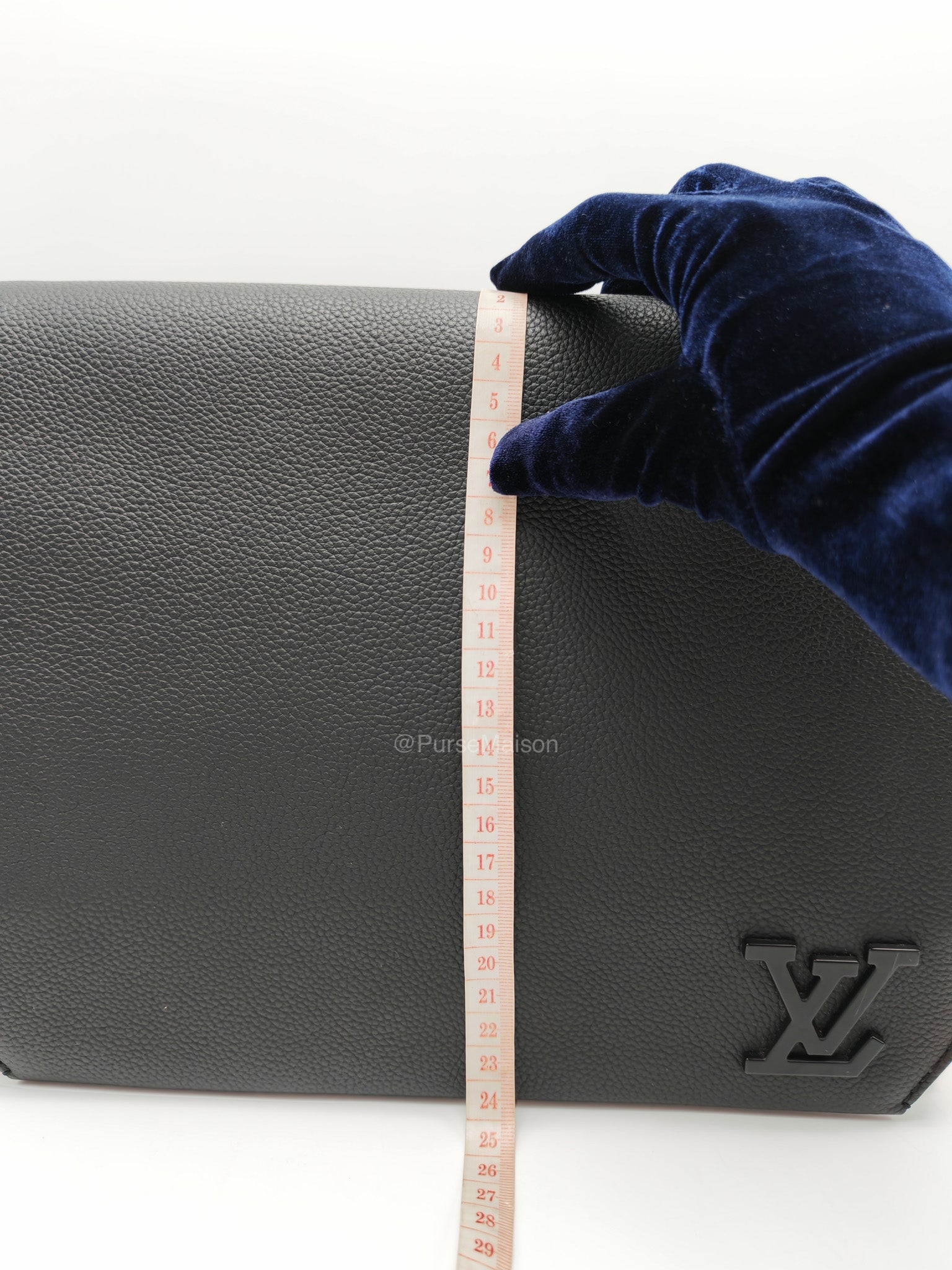 Louis Vuitton Aerogram Takeoff Messenger Bag in Black Grained Leather (Microchip)