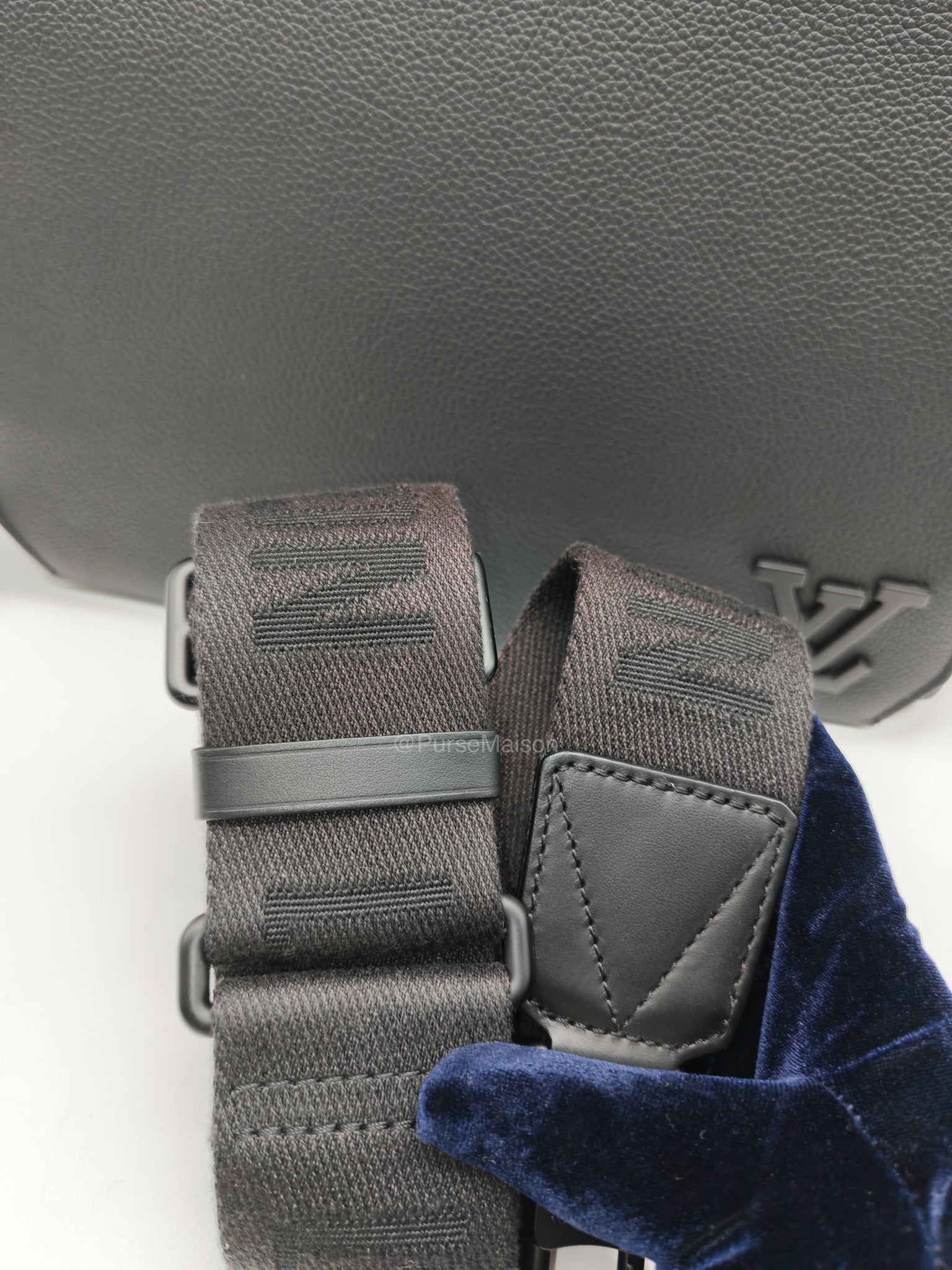 Louis Vuitton Aerogram Takeoff Messenger Bag in Black Grained Leather (Microchip)