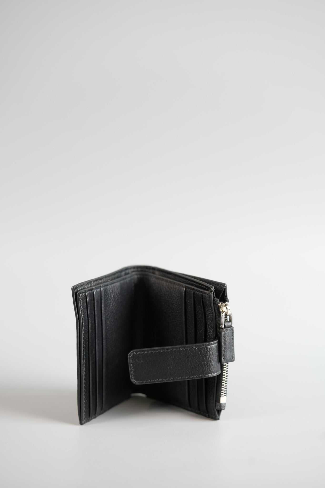 2MC066 Portacarte in Black Vitello Micro Grain Leather Wallet | Purse Maison Luxury Bags Shop